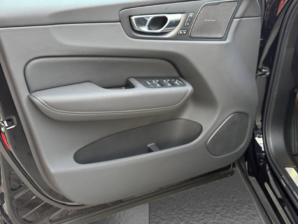 Image VOLVO XC60 XC60 2.0 B5 MH Ultra Dark AWD