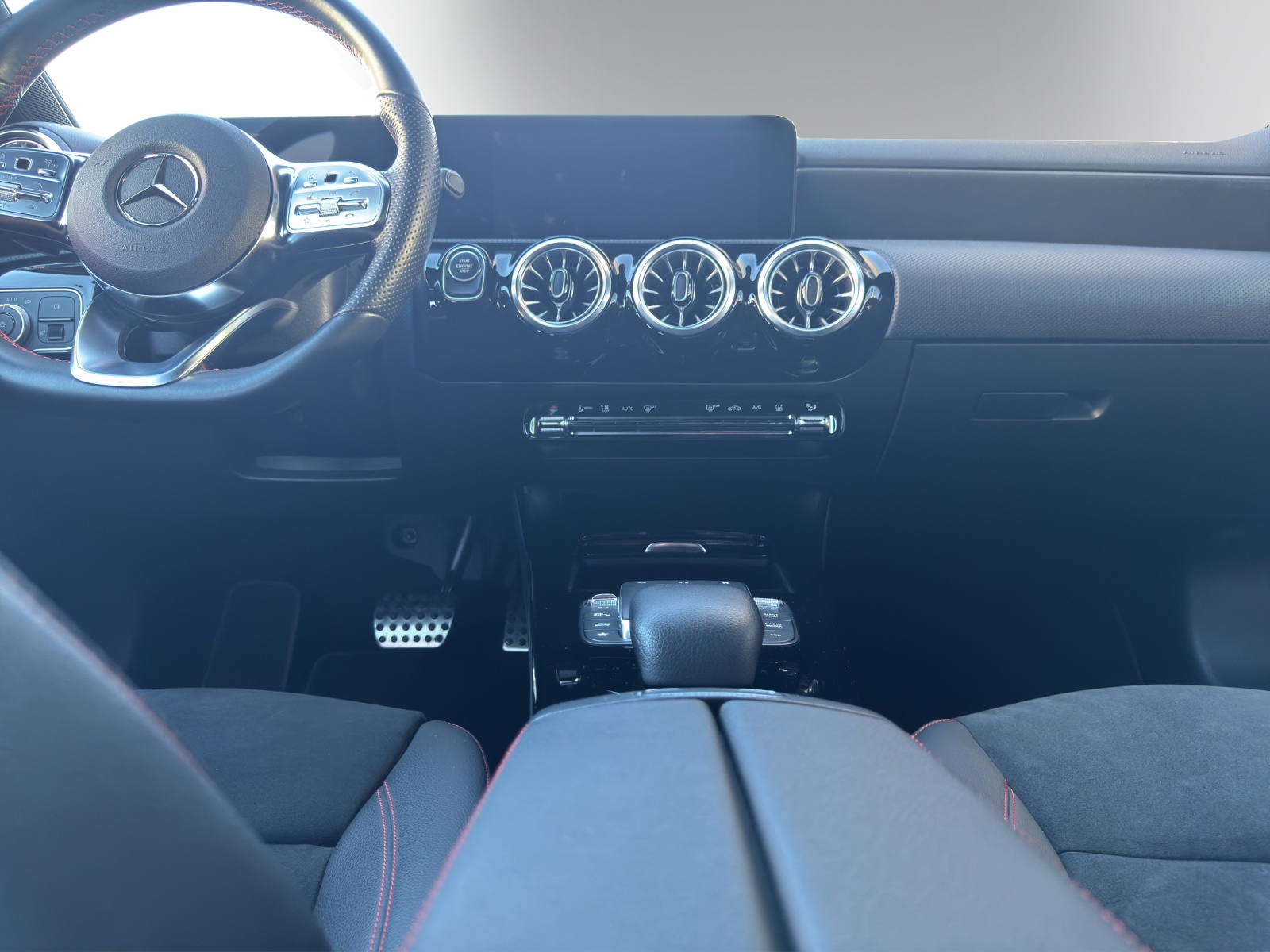 Image MERCEDES-BENZ A-250 A 250e AMG Line