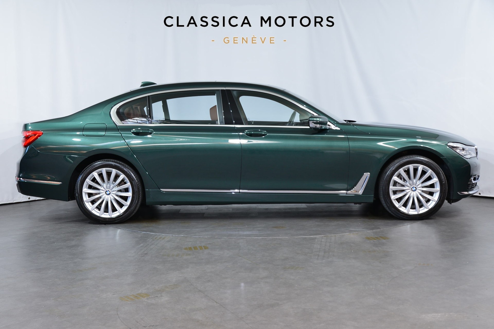 BMW 750Li xDrive - Individual - Executive Lounge-showroom-element-1