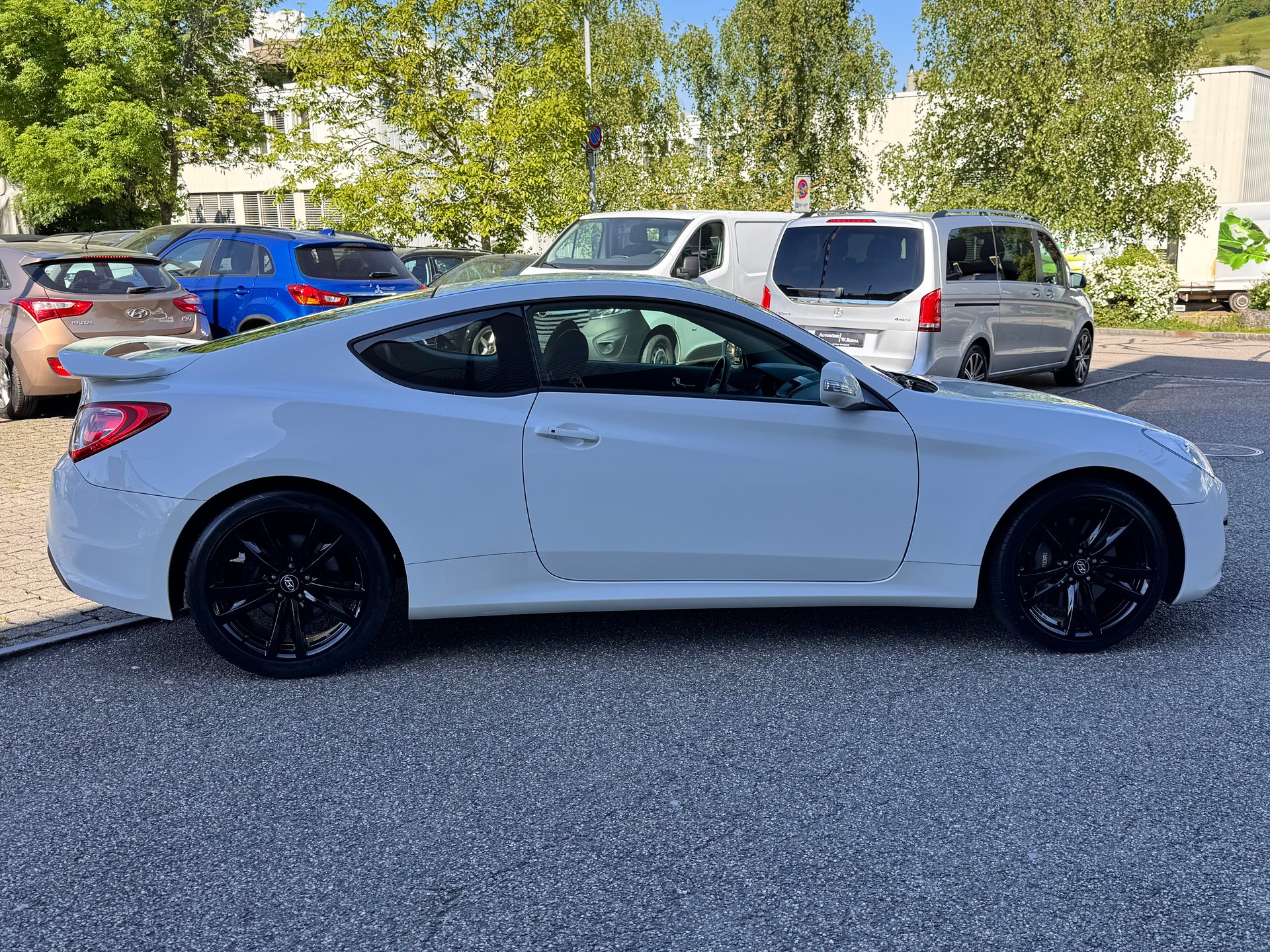 HYUNDAI Genesis 2.0 Turbo-showroom-element-1