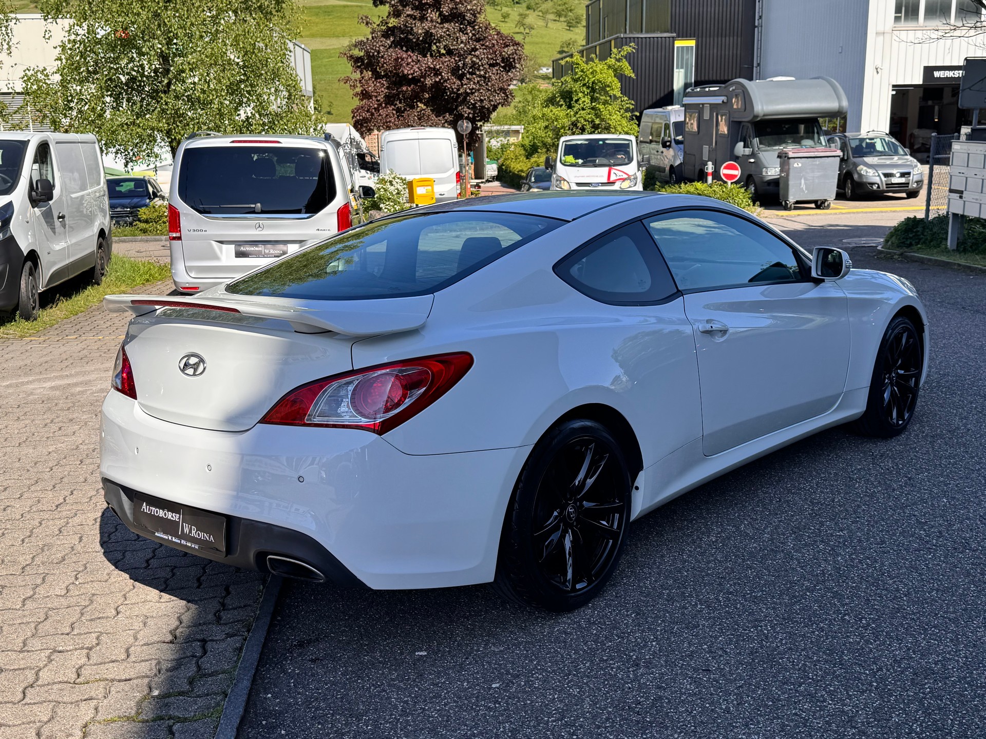 HYUNDAI Genesis 2.0 Turbo-showroom-element-2