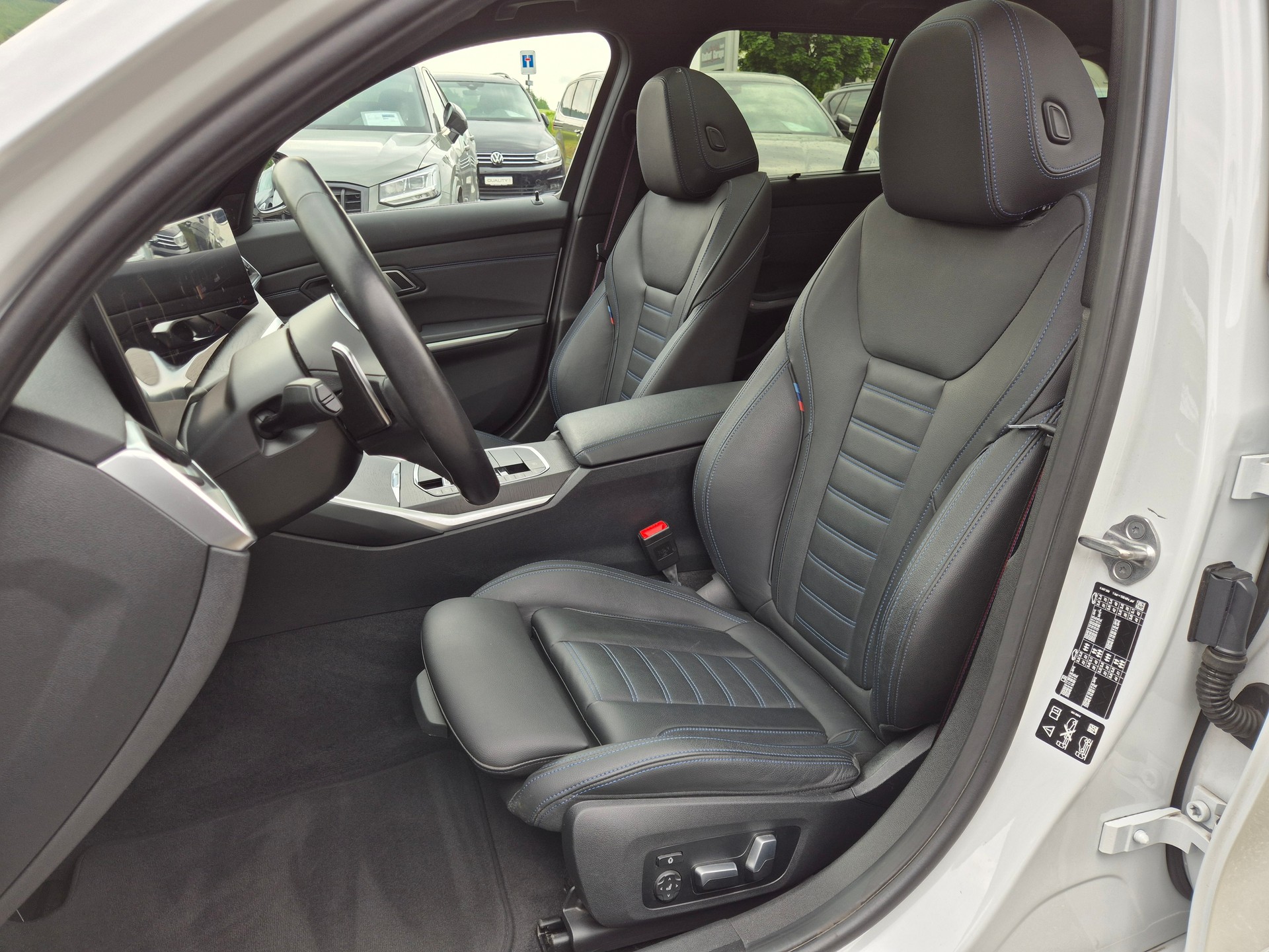 BMW 330i Touring xDrive Steptronic M Sport Pro-image-12