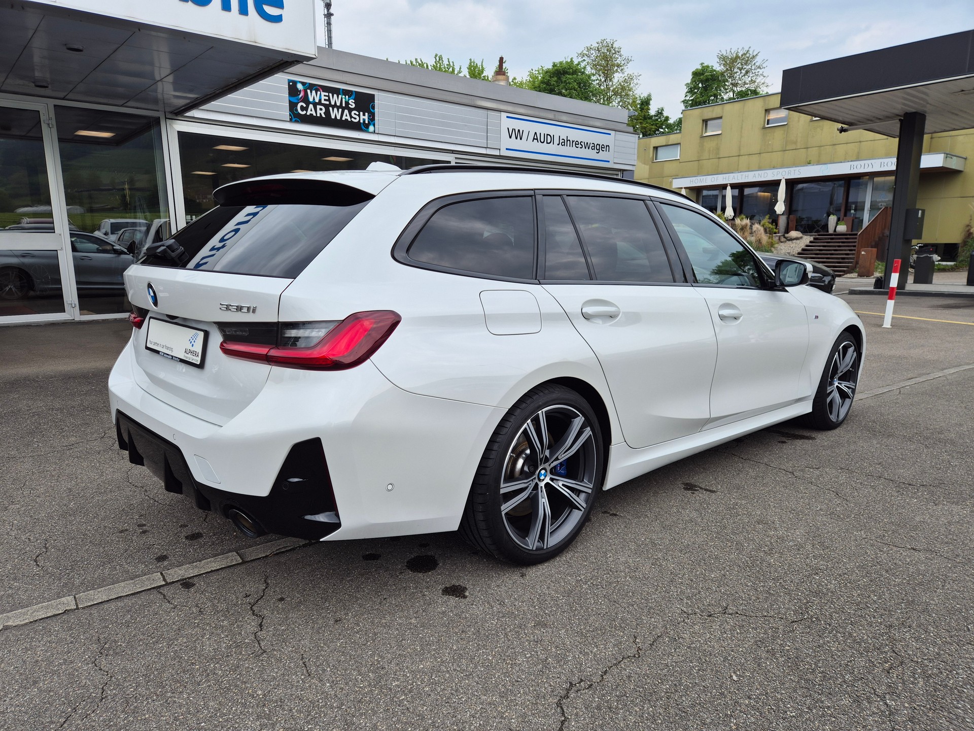 BMW 330i Touring xDrive Steptronic M Sport Pro-image-4
