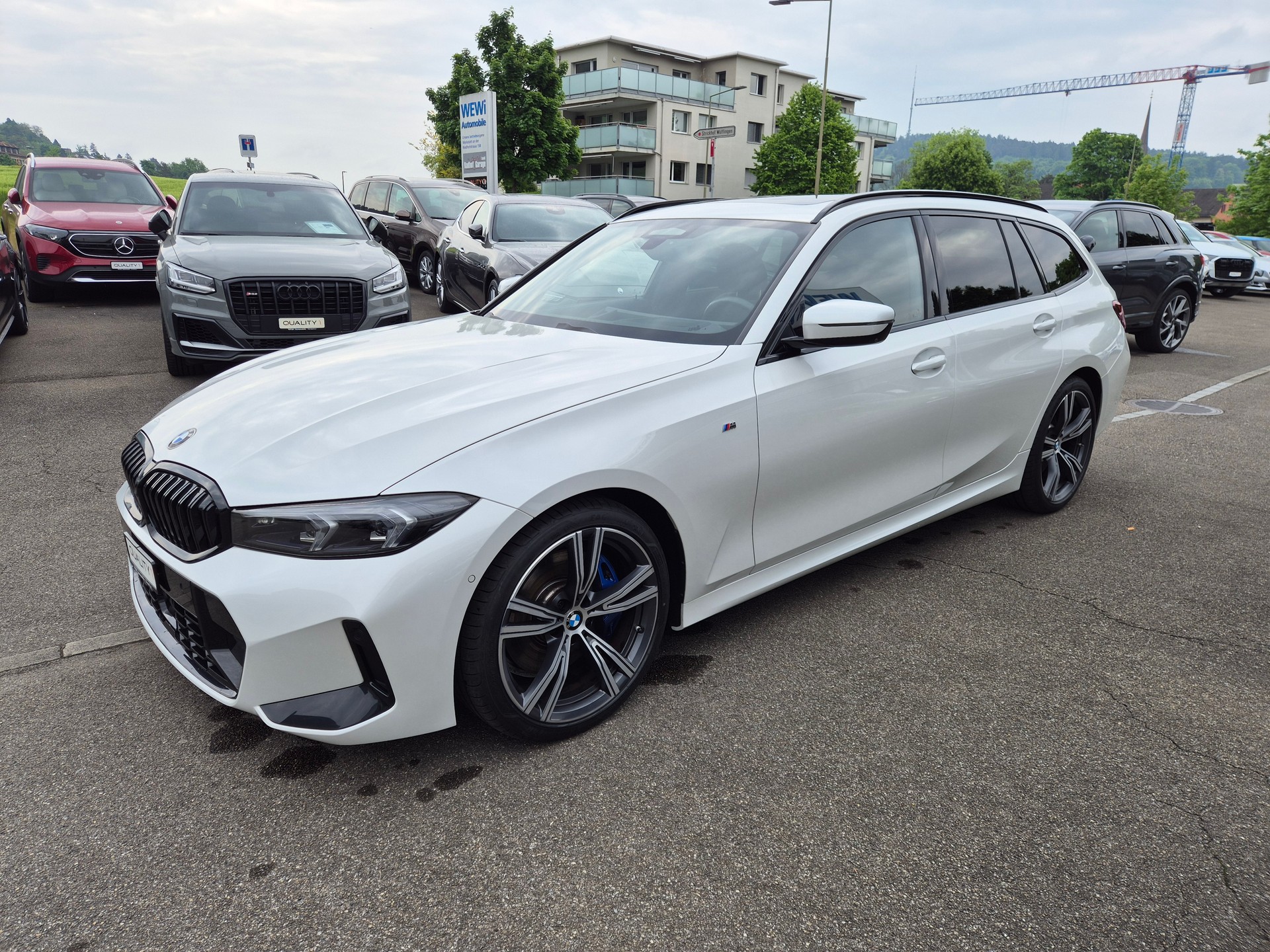 BMW 330i Touring xDrive Steptronic M Sport Pro-showroom-element-1