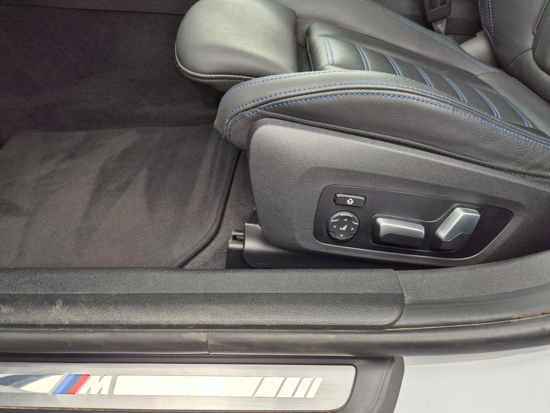 BMW 330i Touring xDrive Steptronic M Sport Pro-image-13