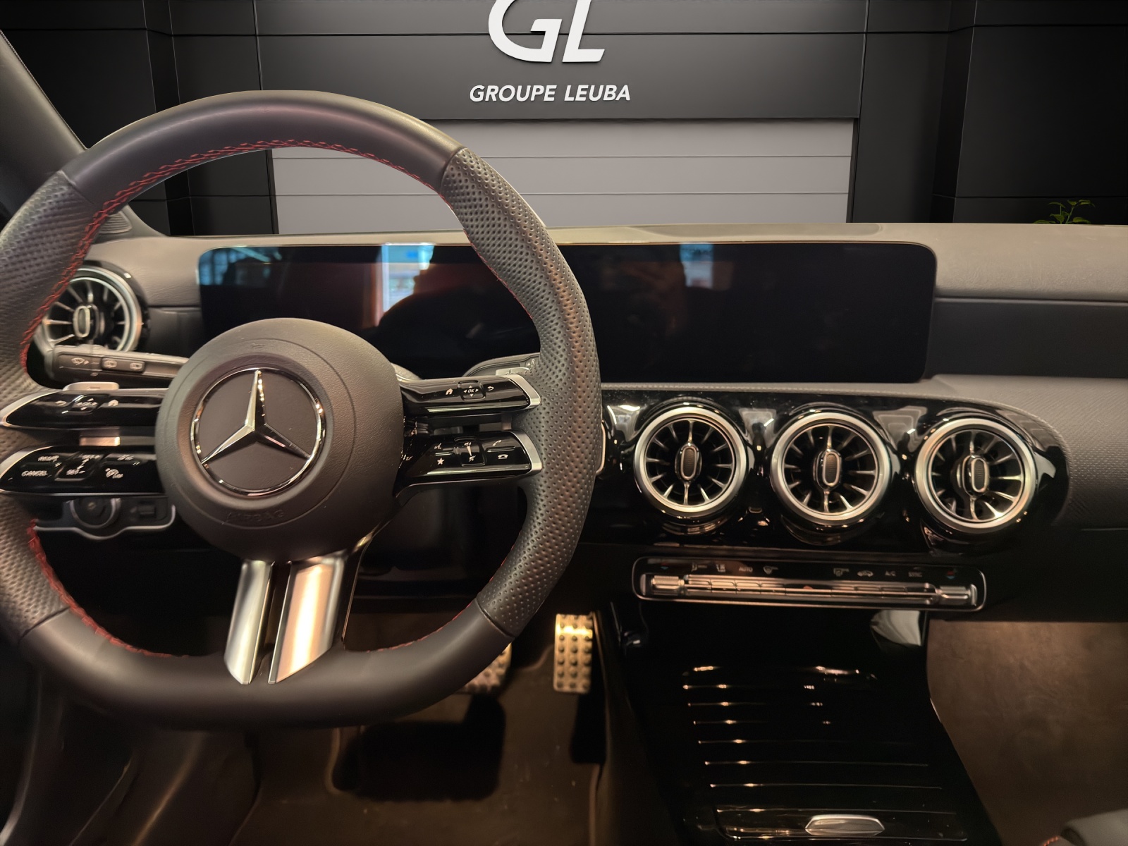 Image MERCEDES-BENZ A-220 A 220 4Matic 8G-DCT