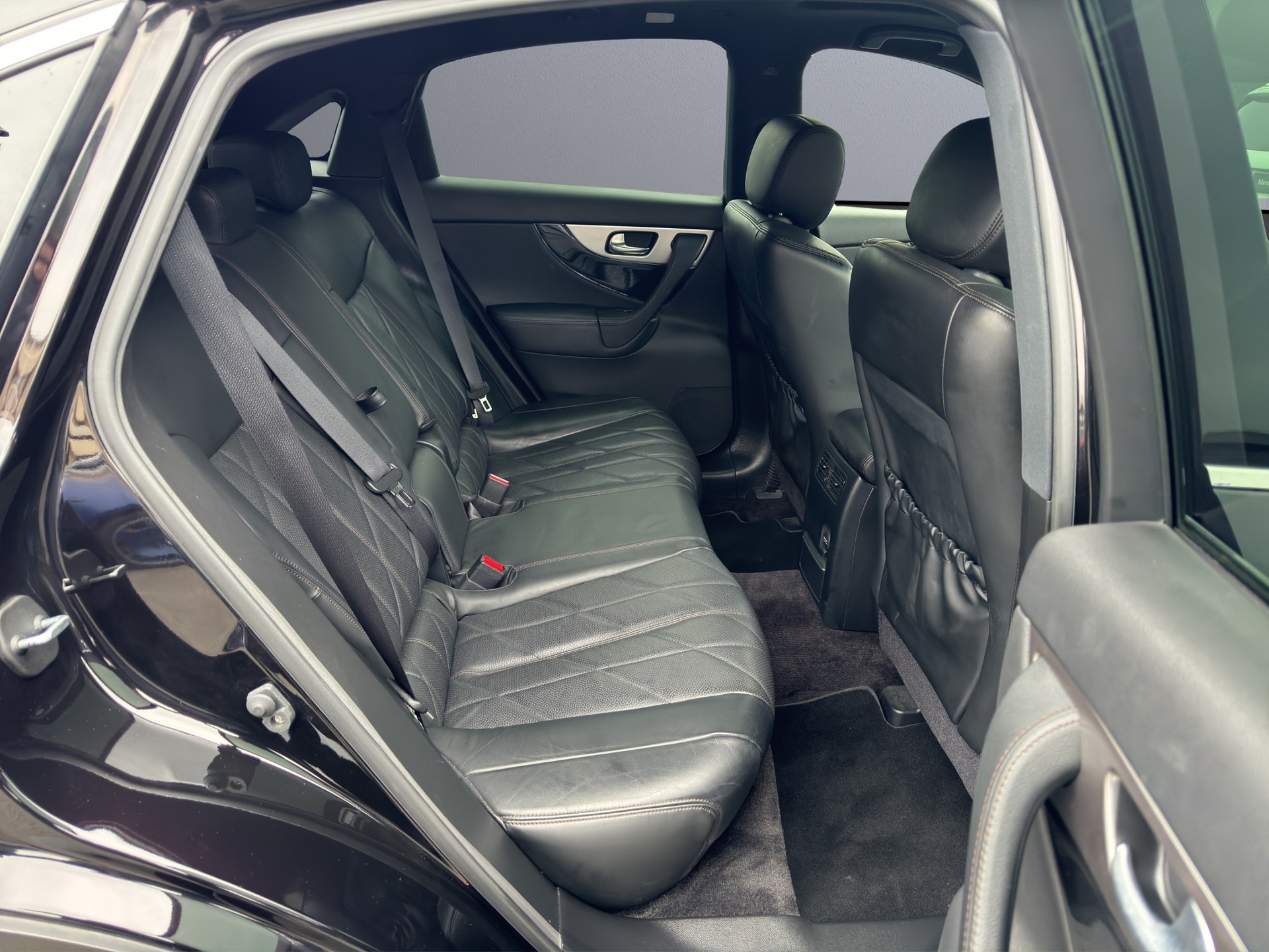 INFINITI QX70 3.7 S Premium AWD Automatic-image-15
