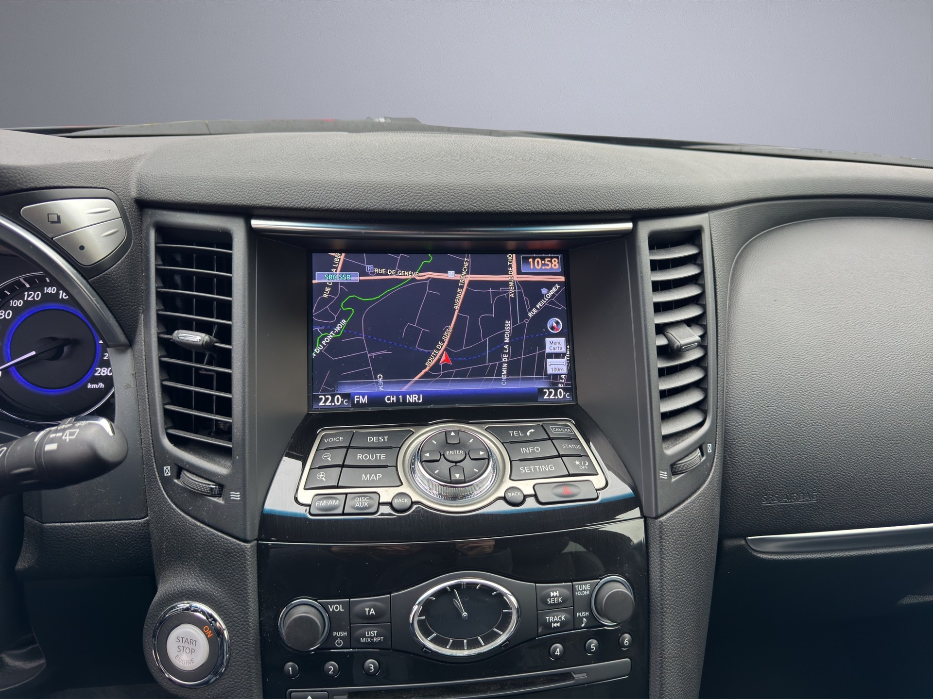 INFINITI QX70 3.7 S Premium AWD Automatic-image-13