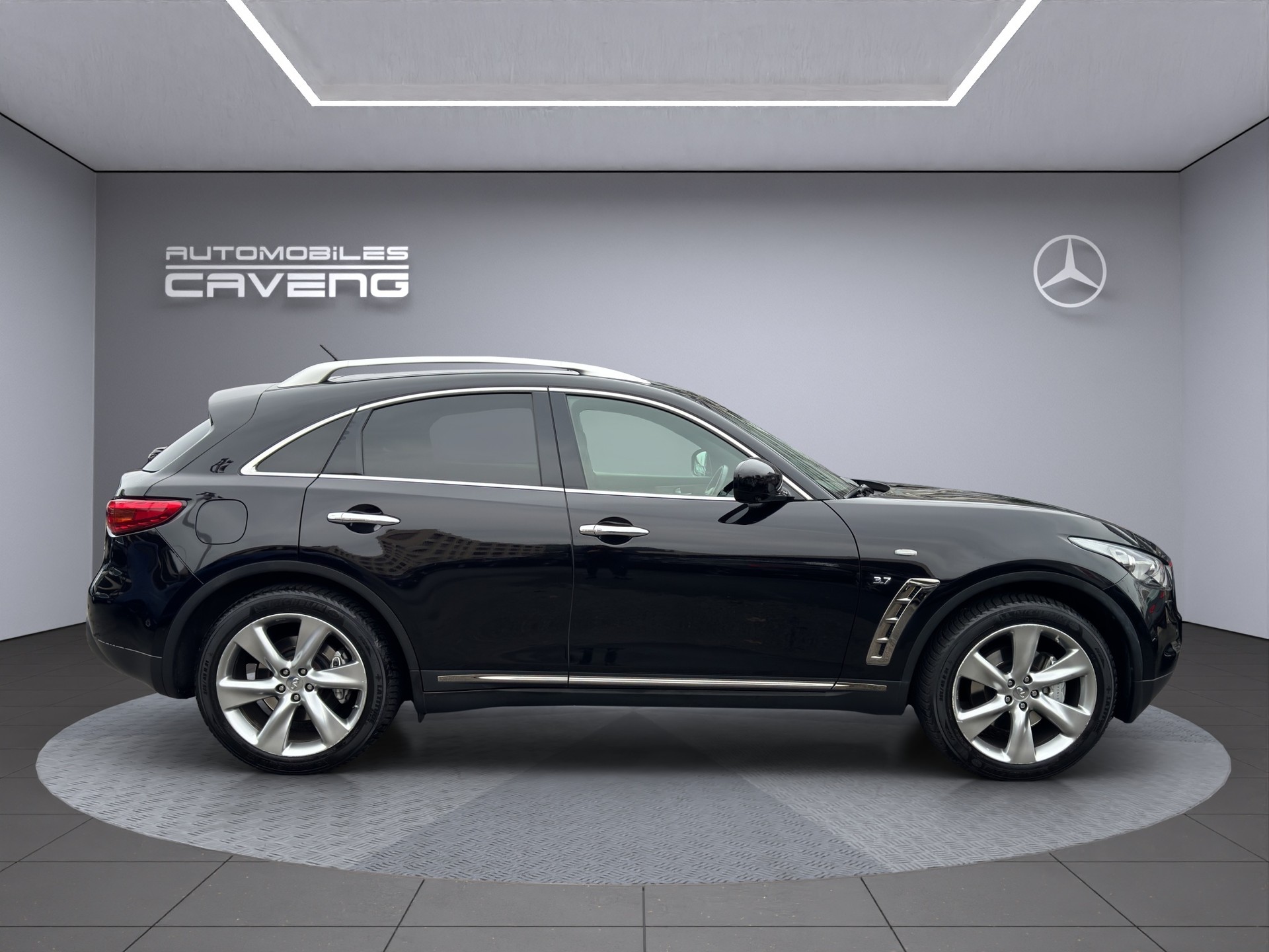 INFINITI QX70 3.7 S Premium AWD Automatic-image-5