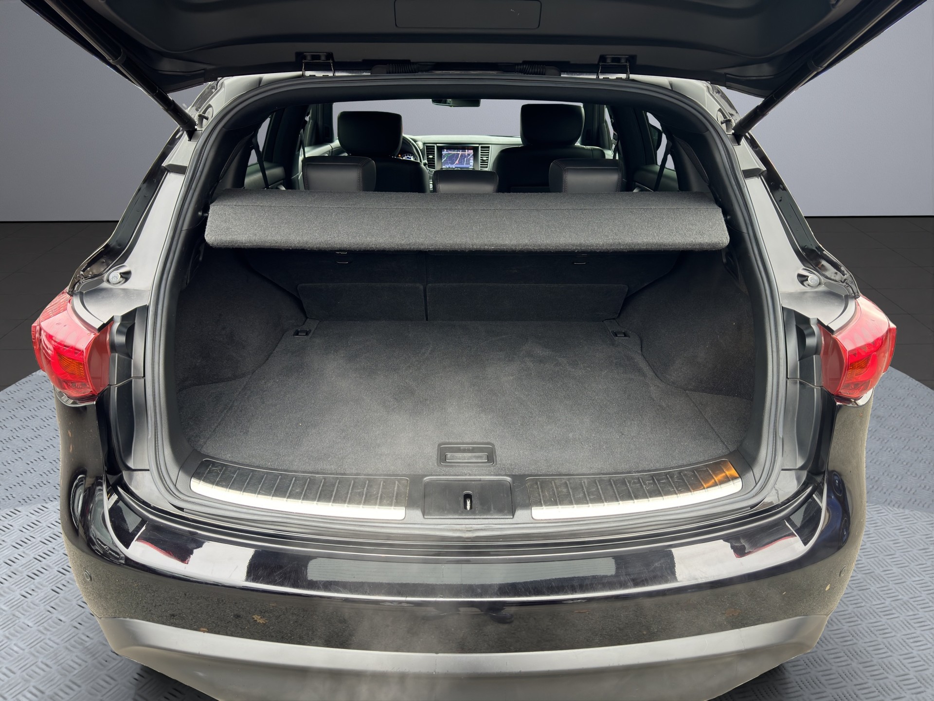 INFINITI QX70 3.7 S Premium AWD Automatic-image-16