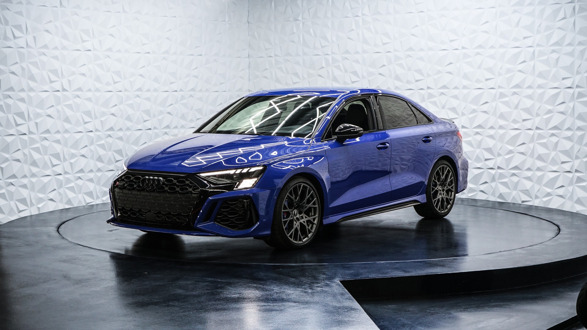 AUDI RS3 Limousine 2.5 TSI Performance quattro-image-2