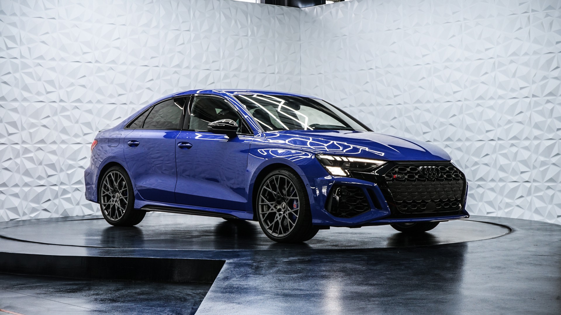 AUDI RS3 Limousine 2.5 TSI Performance quattro-image-0