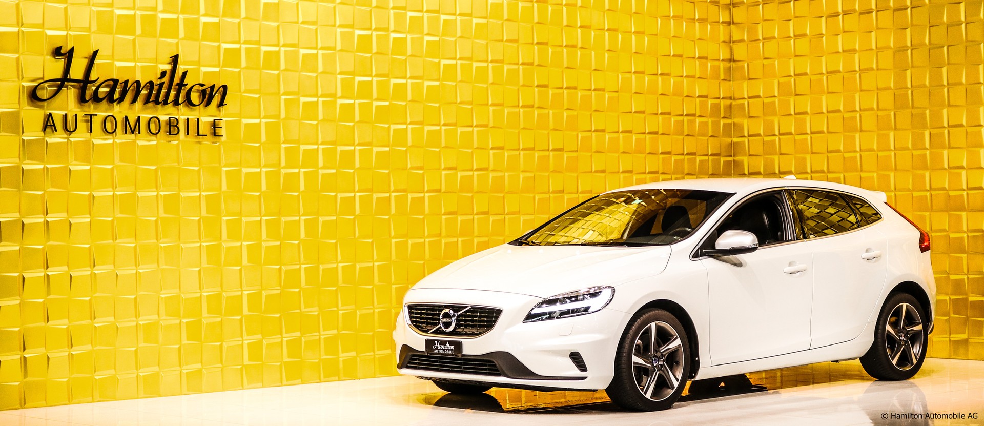 VOLVO V40 D3 Momentum R-Design Geartronic-showroom-element-1