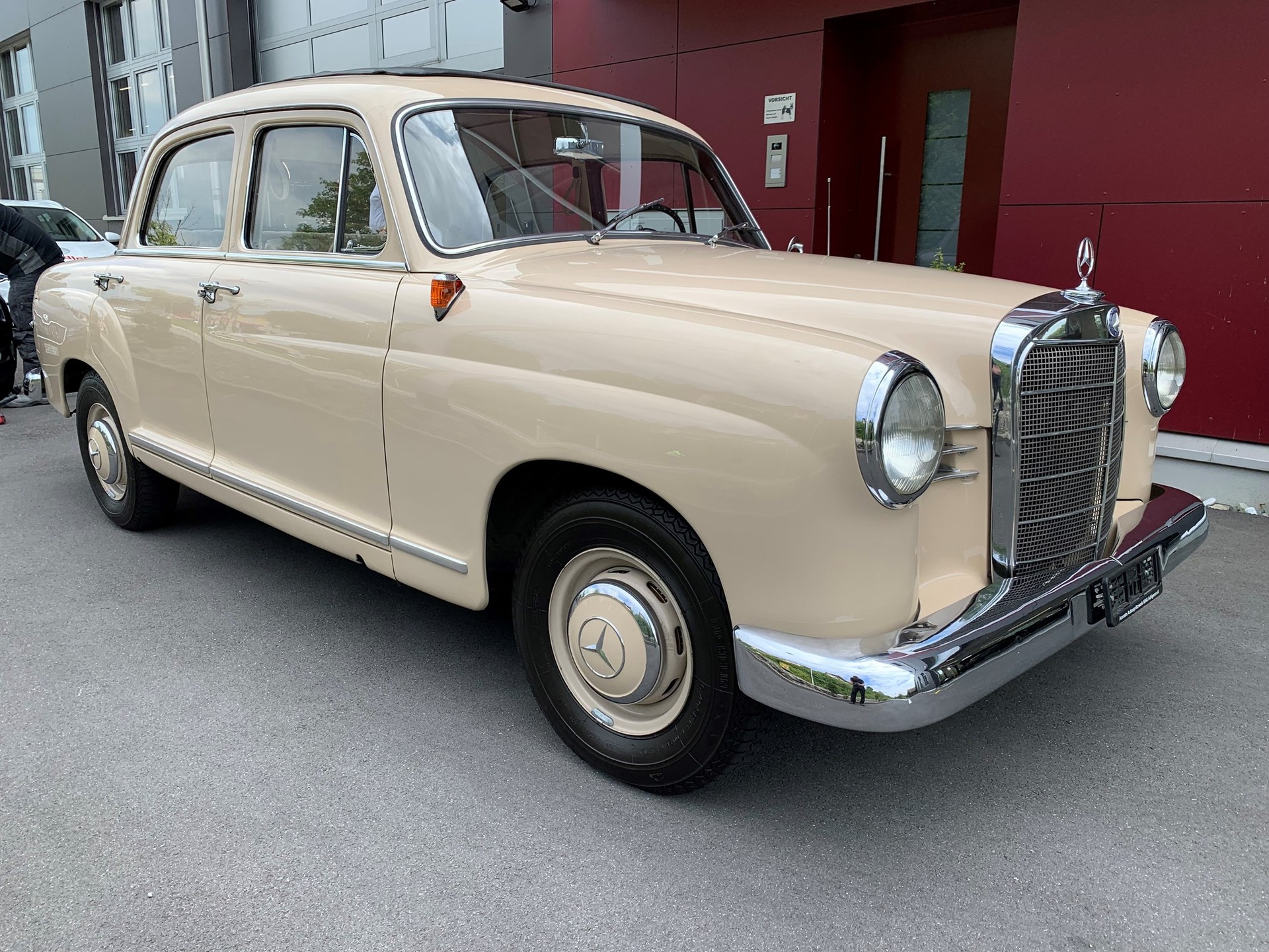 MERCEDES-BENZ 190-image-1