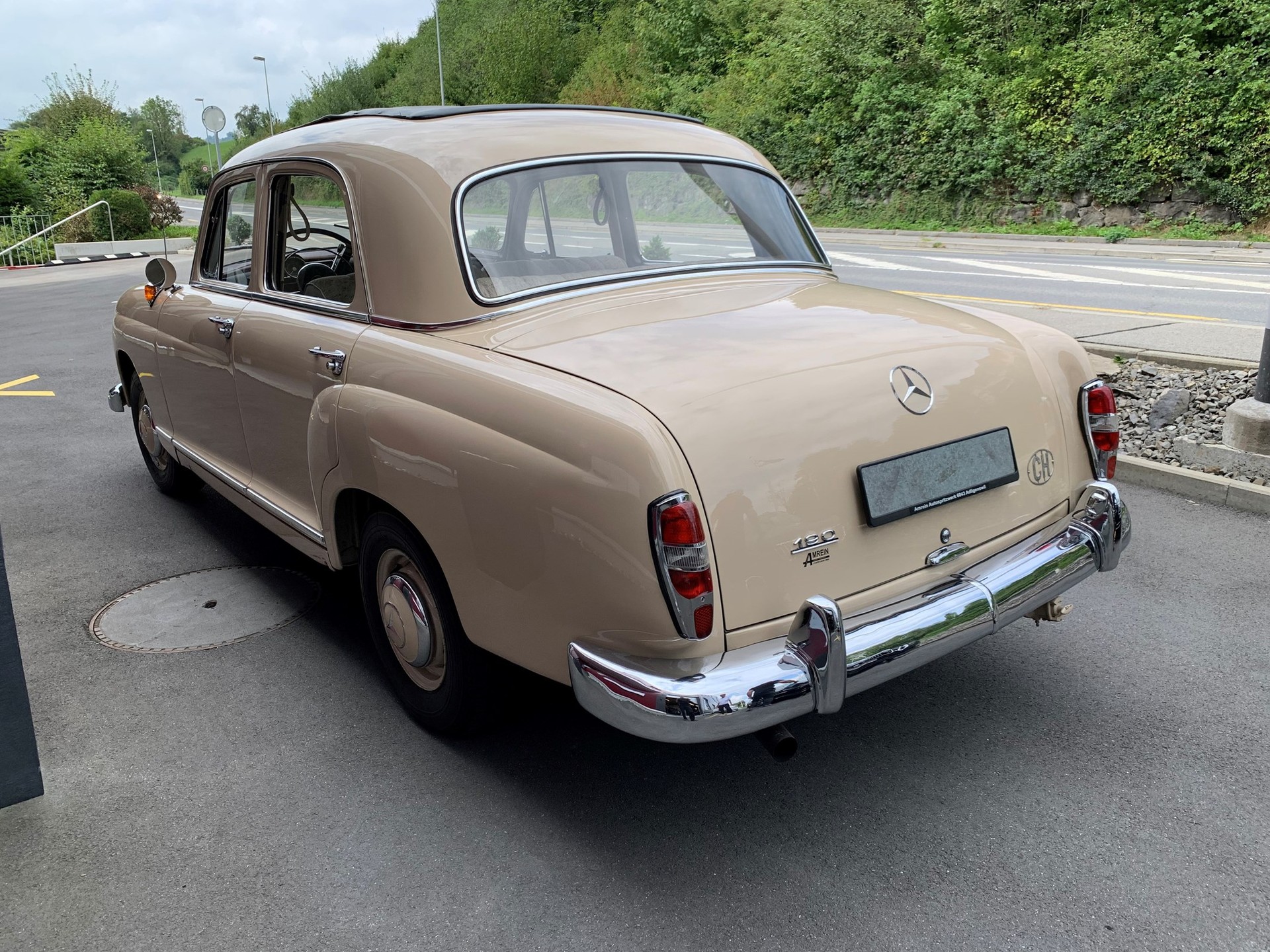 MERCEDES-BENZ 190-image-2