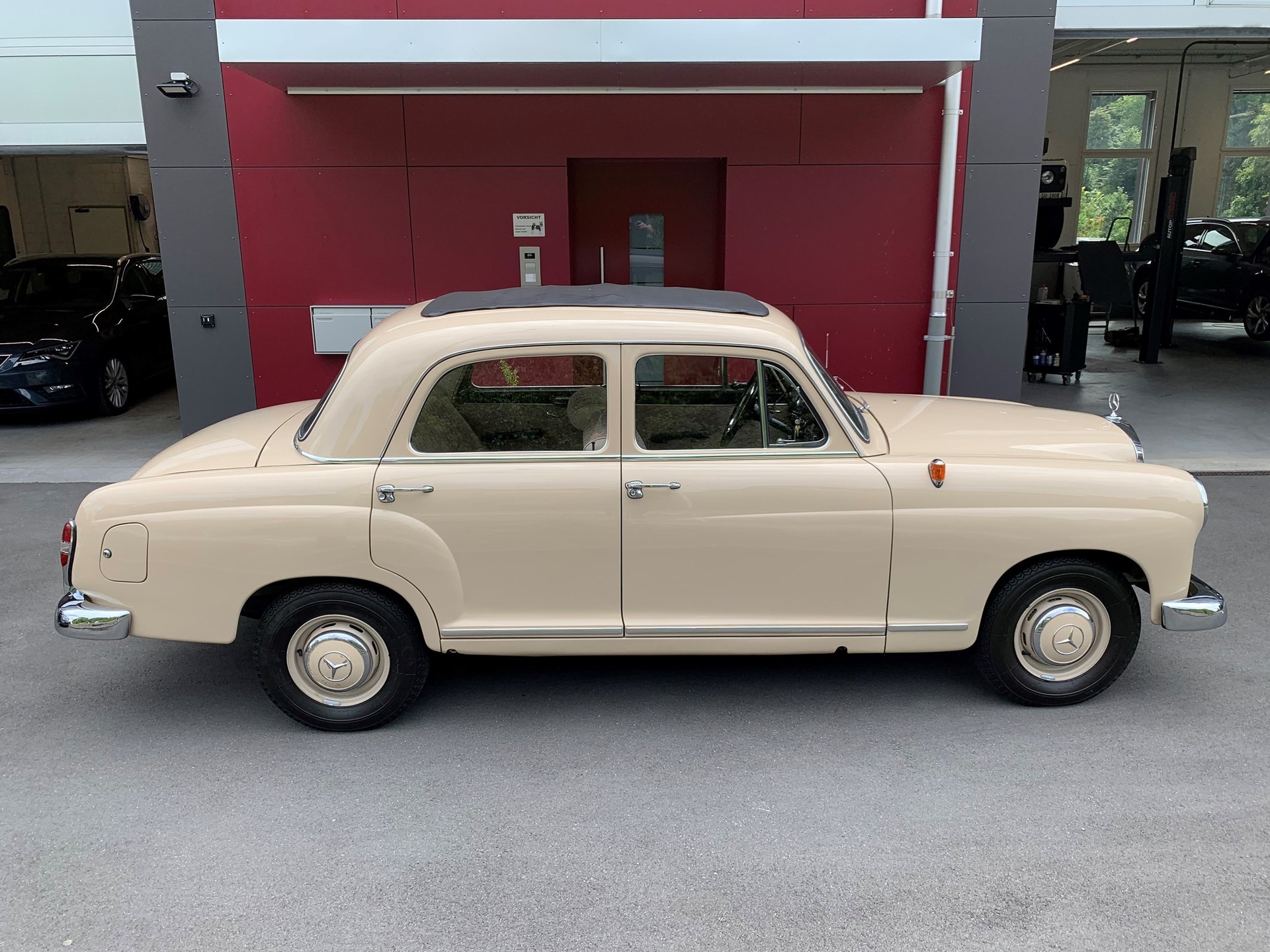 MERCEDES-BENZ 190-image-4