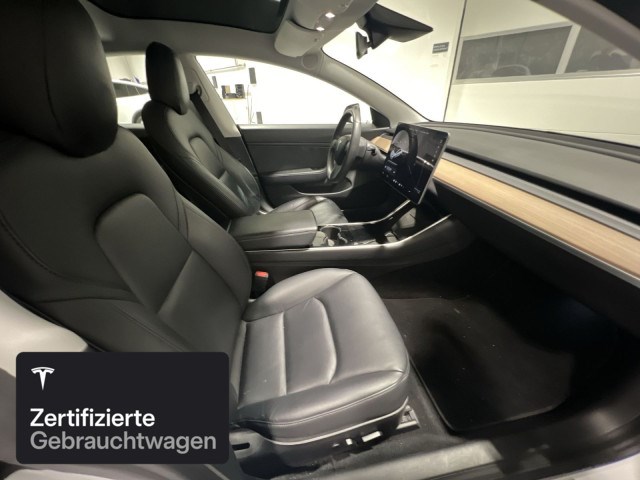 TESLA Model 3 Long Range AWD-showroom-element-2