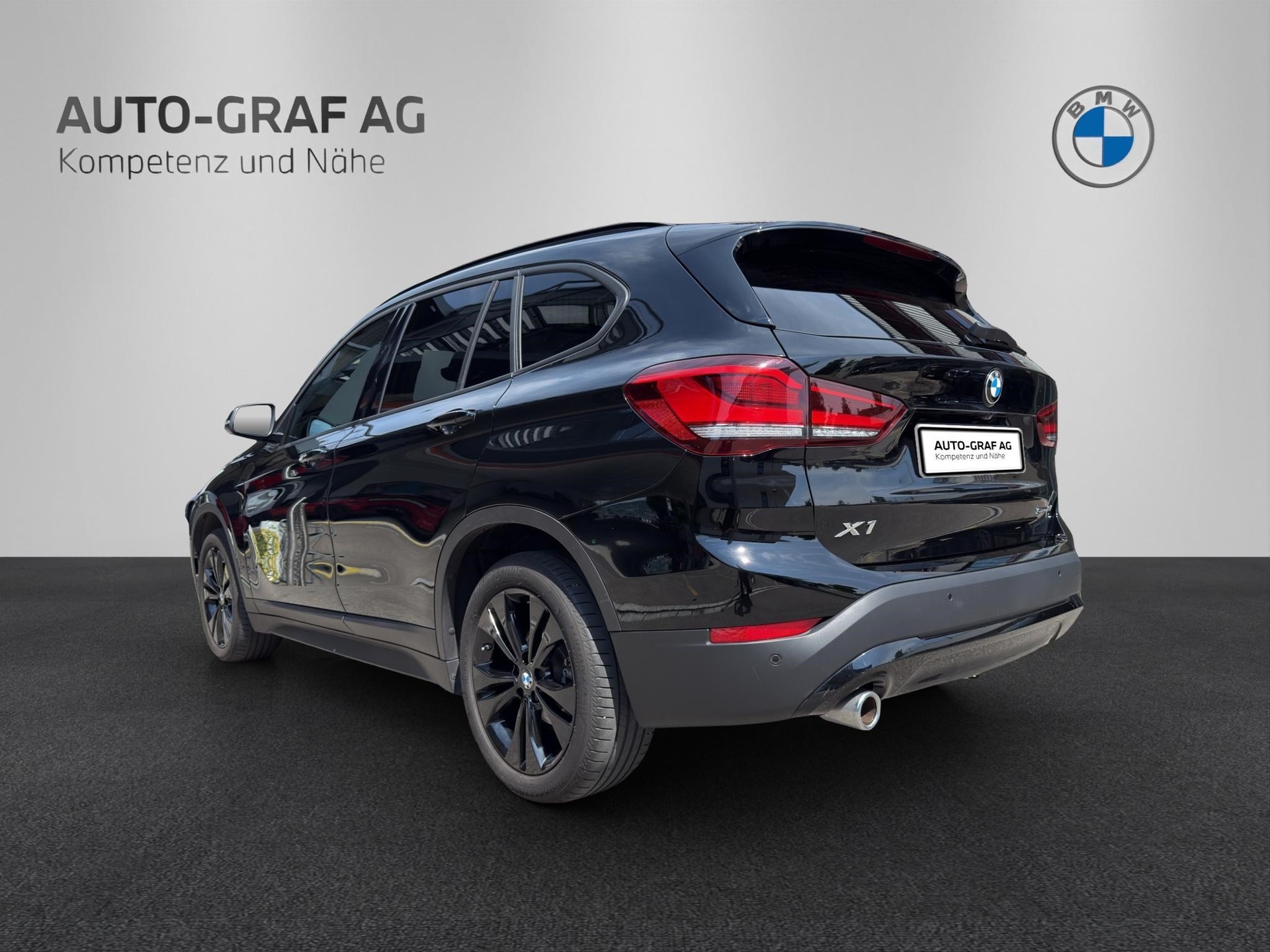 BMW X1 sDr 18i Essential DSK-showroom-element-2