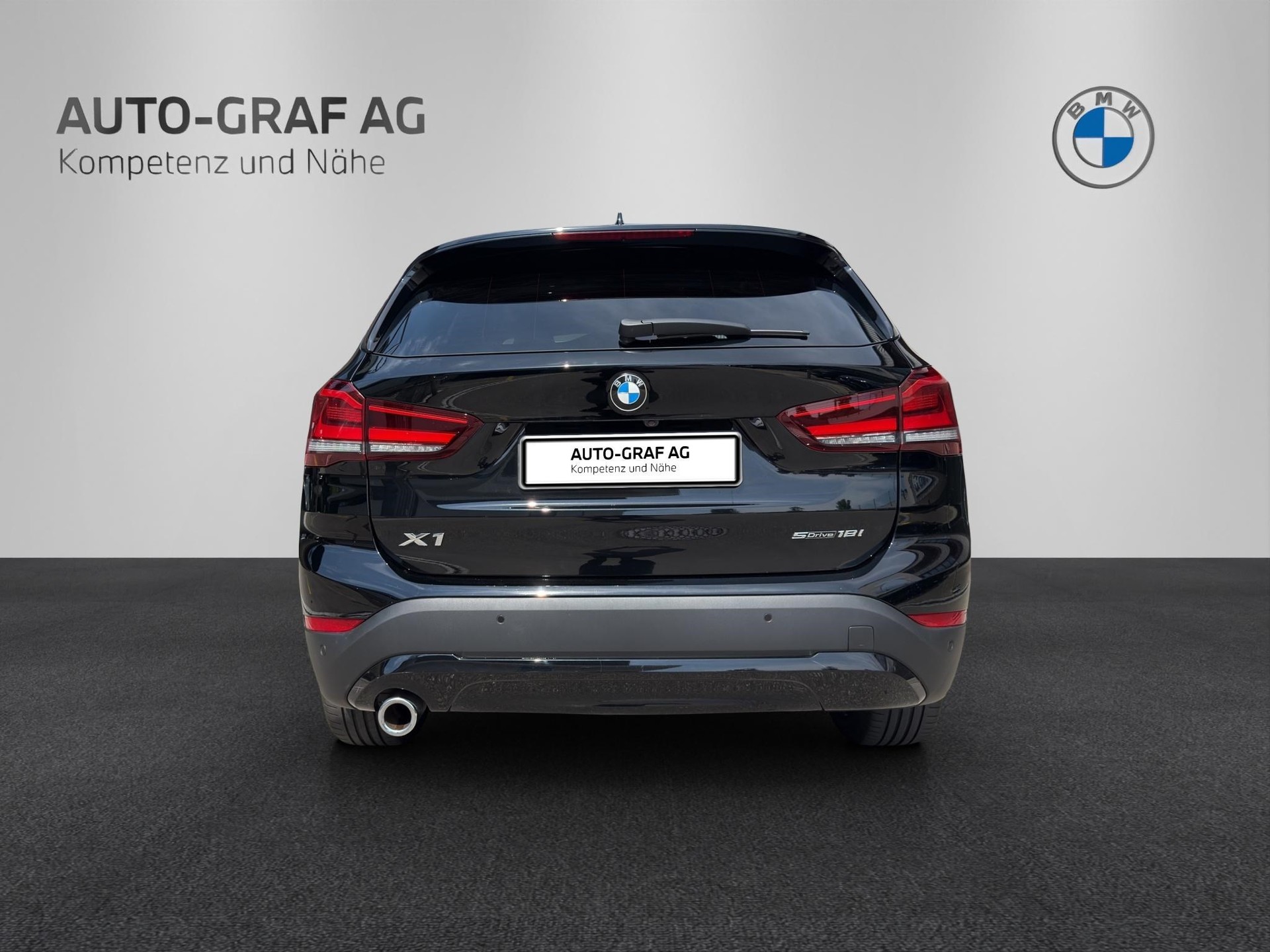 BMW X1 sDr 18i Essential DSK-showroom-element-3