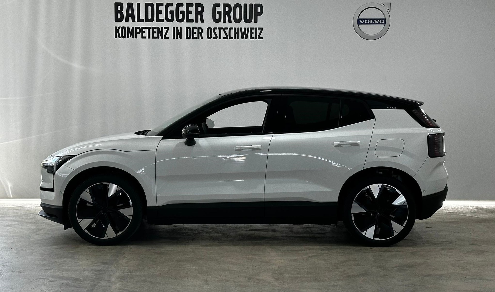 VOLVO EX30 E60 69kWh Single Motor Extended Range Ultra-showroom-element-1