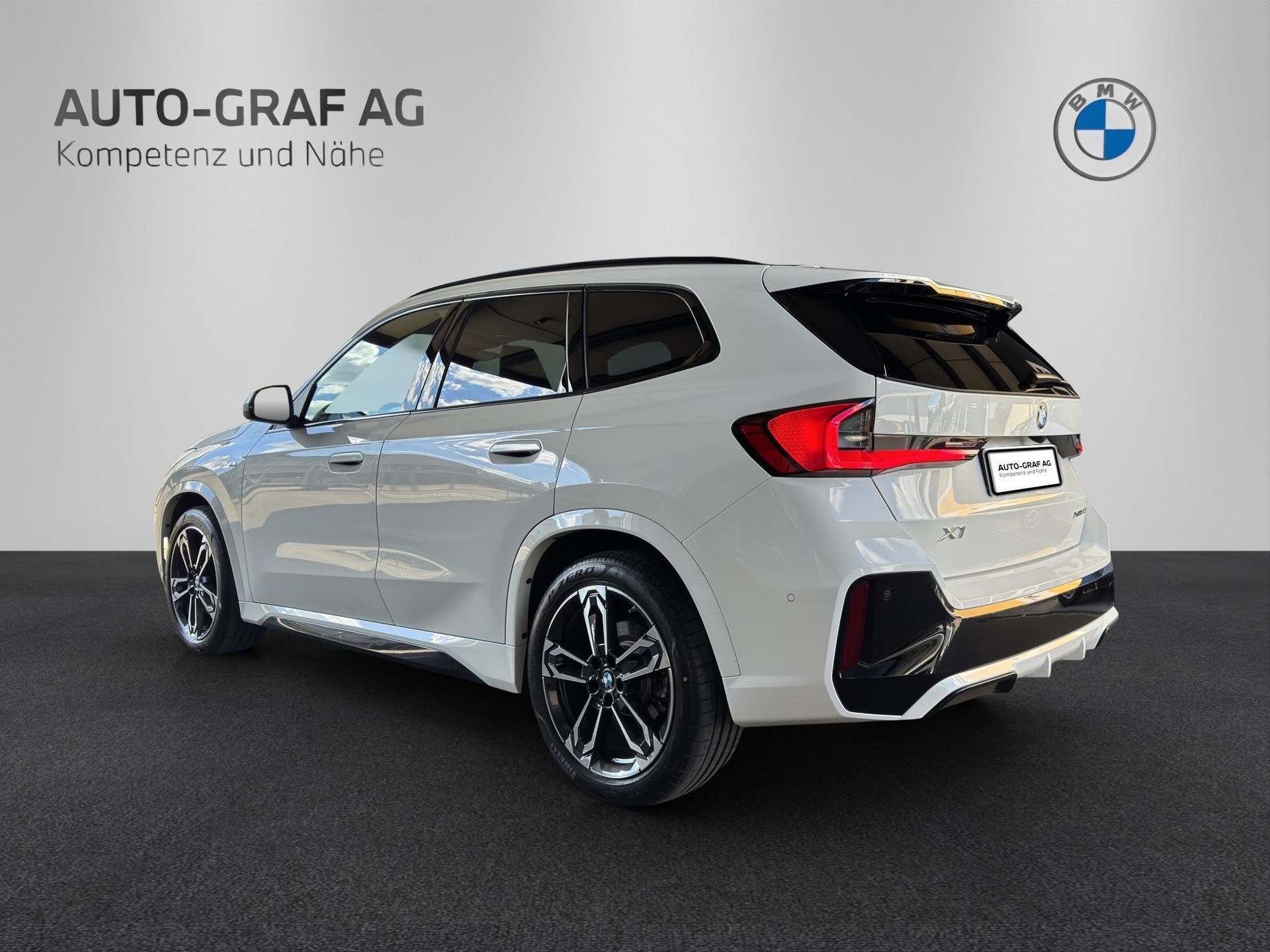 BMW X1 xDrive 23i 48V M Sport-showroom-element-2