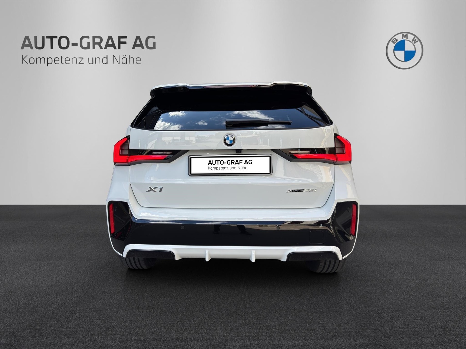 BMW X1 xDrive 23i 48V M Sport-showroom-element-3
