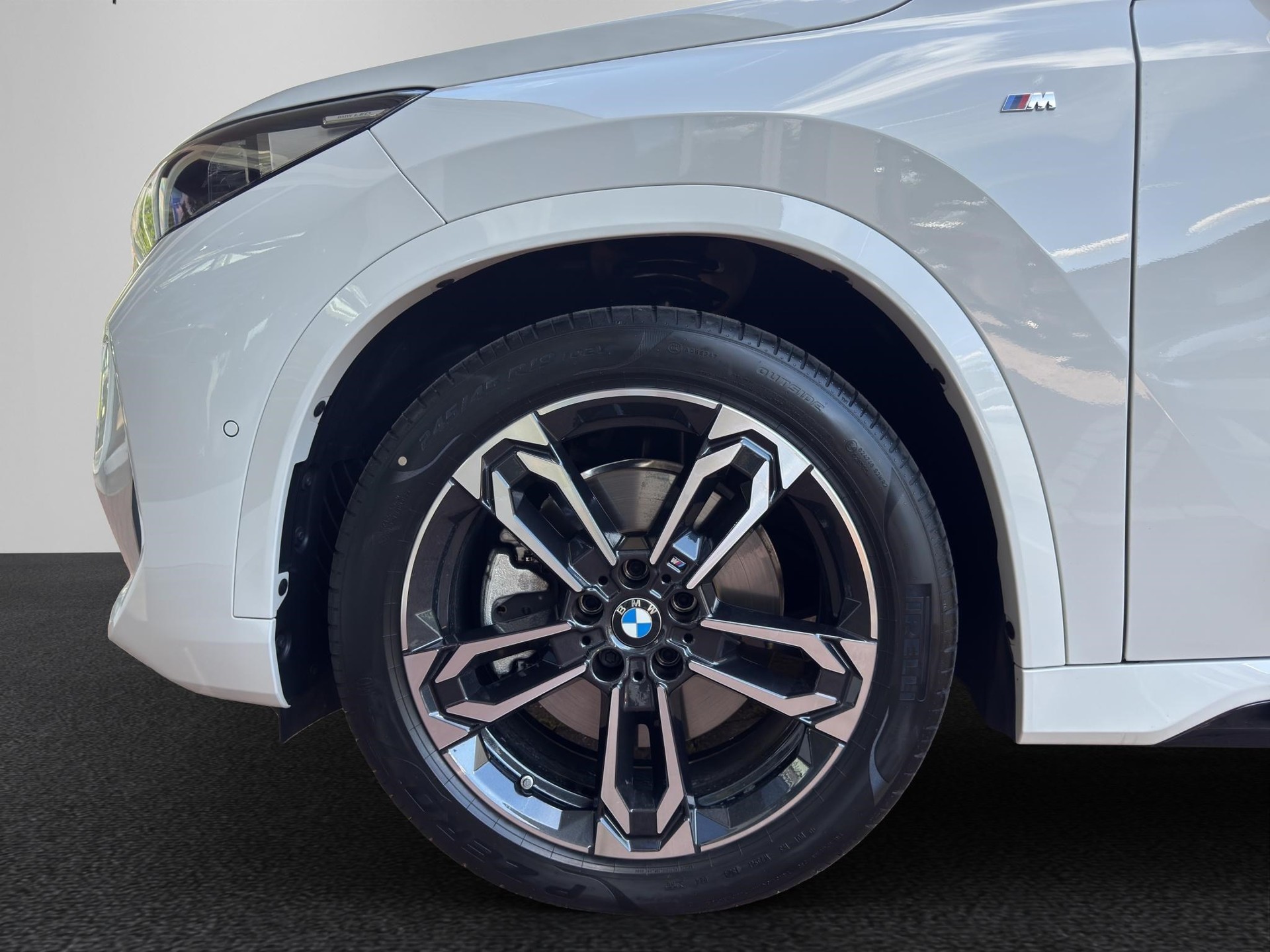 BMW X1 xDrive 23i 48V M Sport-image-9