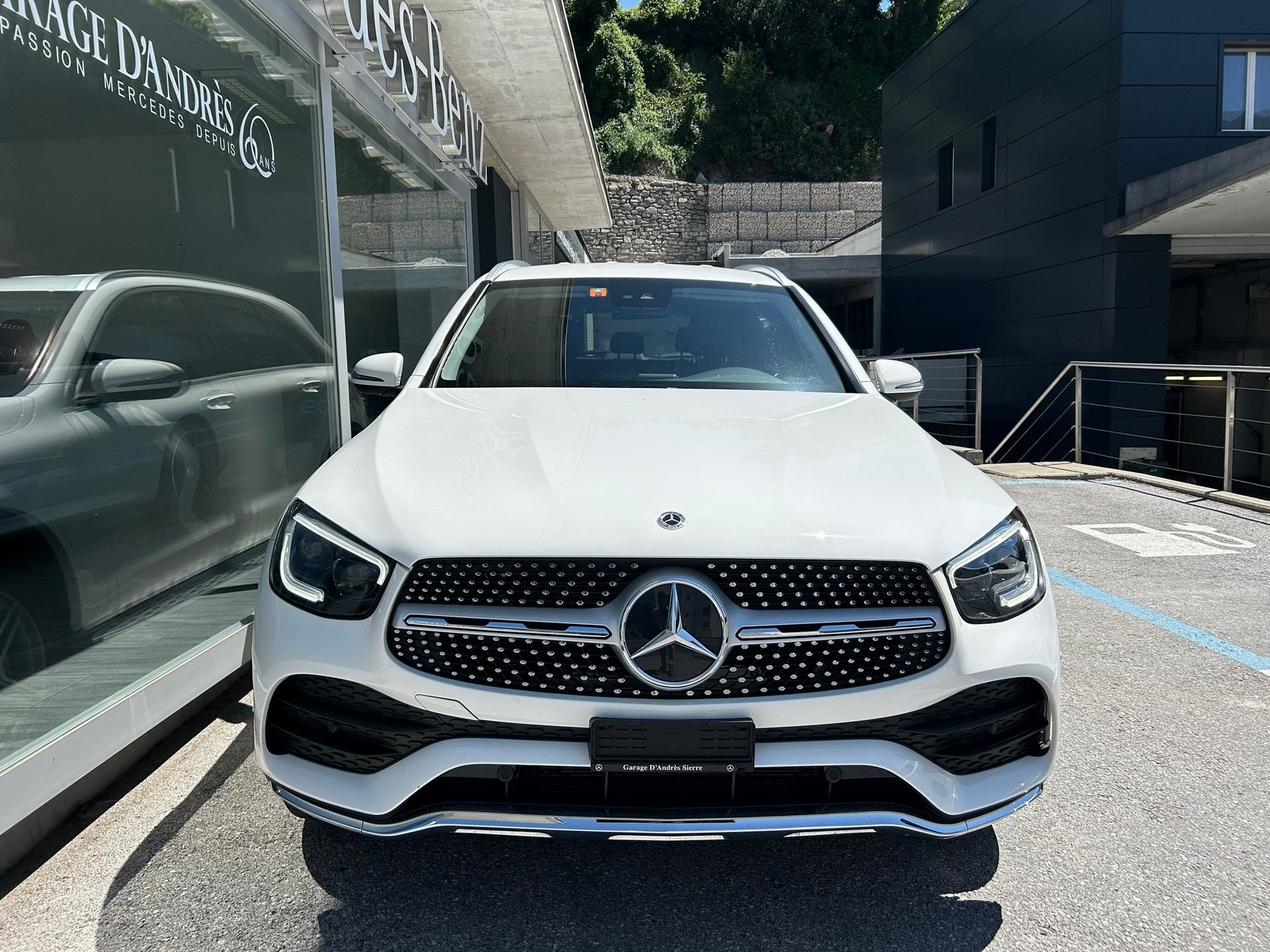 MERCEDES-BENZ GLC 200 AMG Line 4Matic 9G-Tronic-showroom-element-1