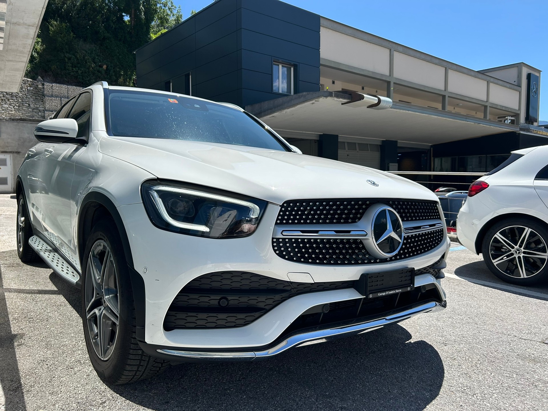 MERCEDES-BENZ GLC 200 AMG Line 4Matic 9G-Tronic-showroom-element-2