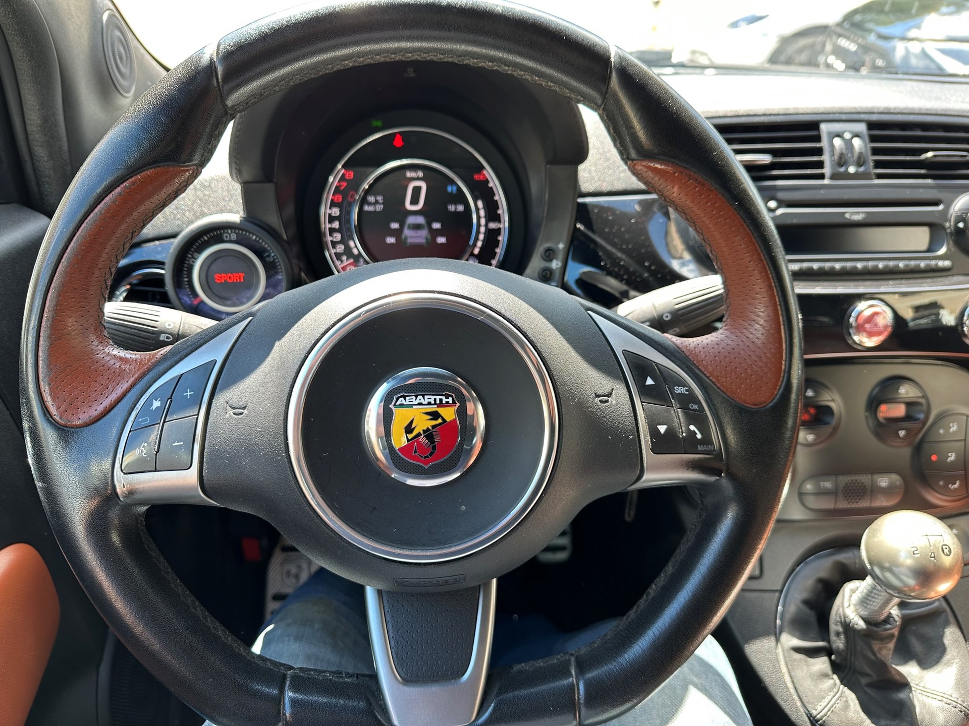 FIAT 595 1.4 16V Turbo Abarth Turismo-image-12