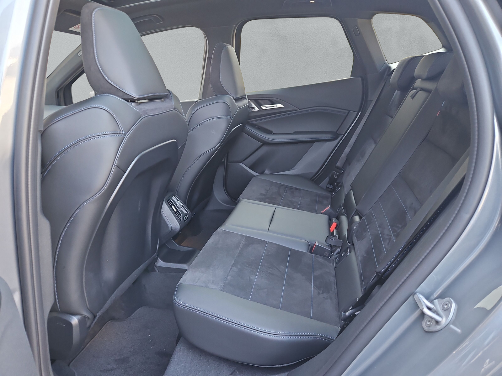 BMW 223i Active Tourer xDrive DKG-image-11