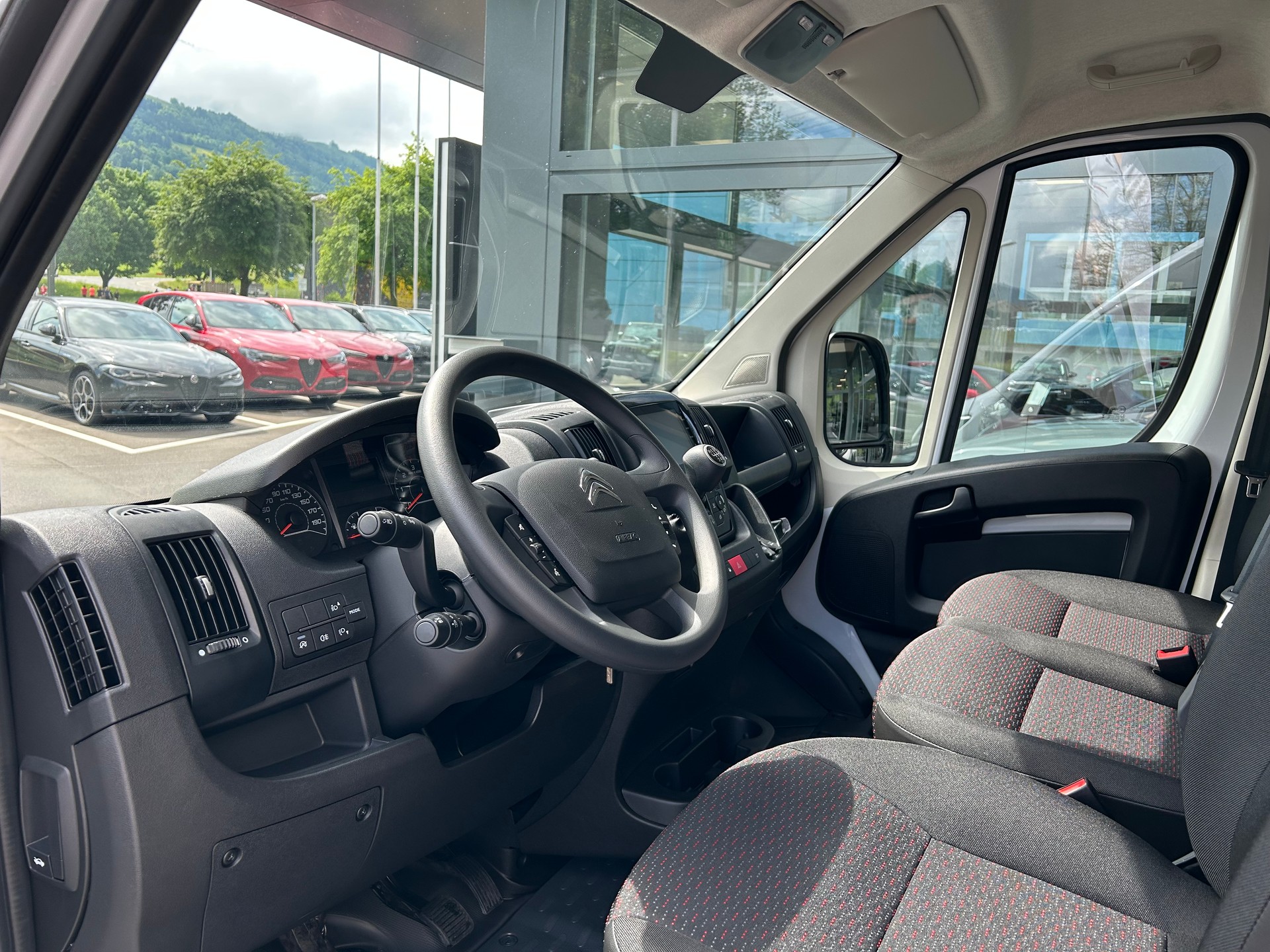 CITROEN Jumper 33 2.2 BlueHDi 120 L2H2-image-4