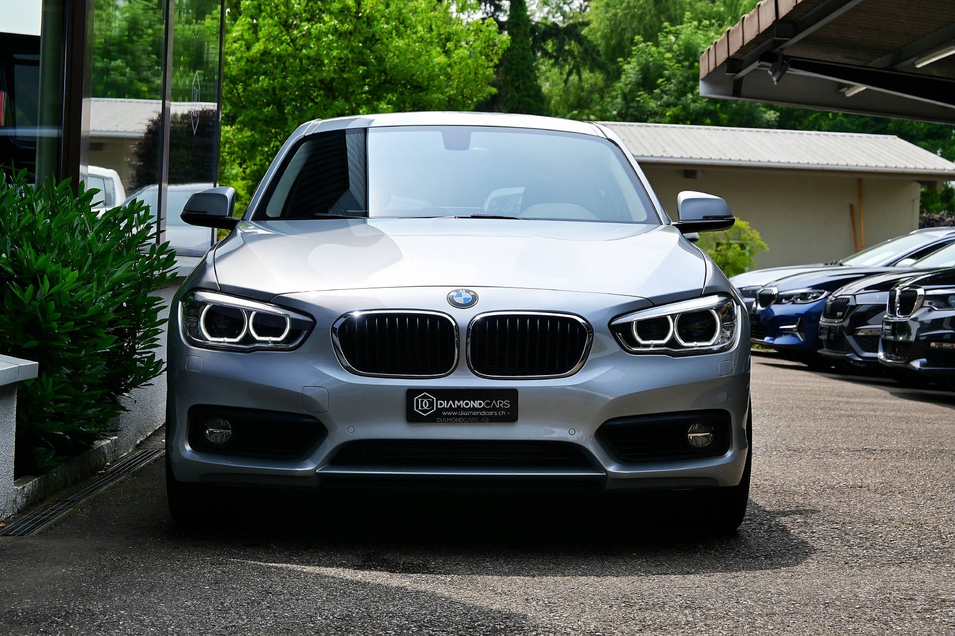 BMW 120d xDrive-showroom-element-1