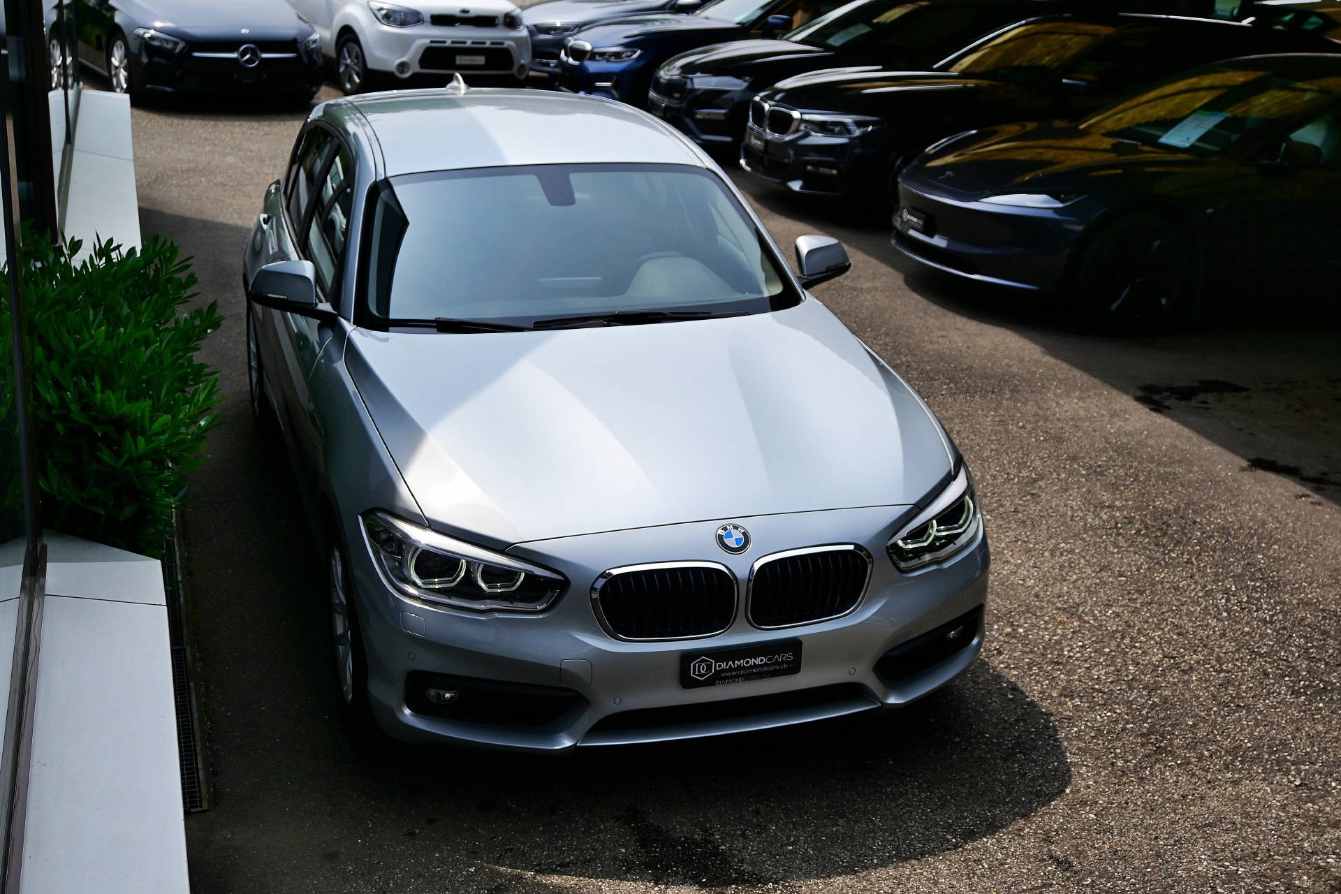 BMW 120d xDrive-showroom-element-2