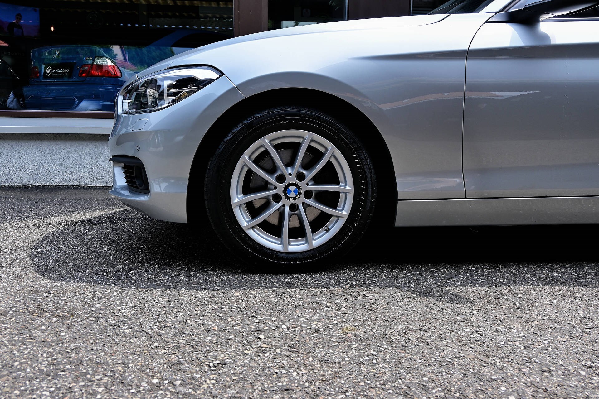 BMW 120d xDrive-showroom-element-3