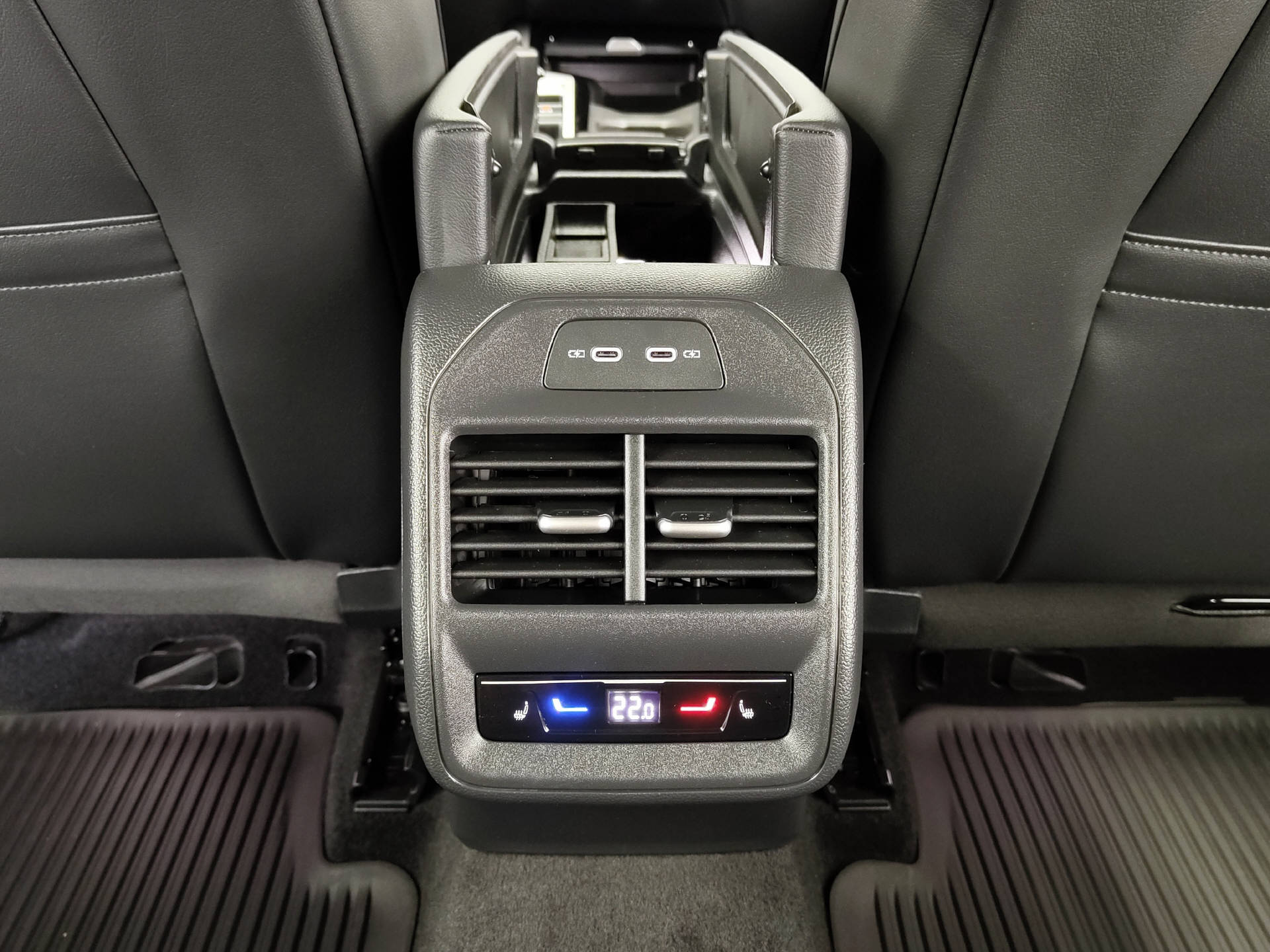 VW Passat Variant 2.0 TDI R-Line DSG 4motion-image-13