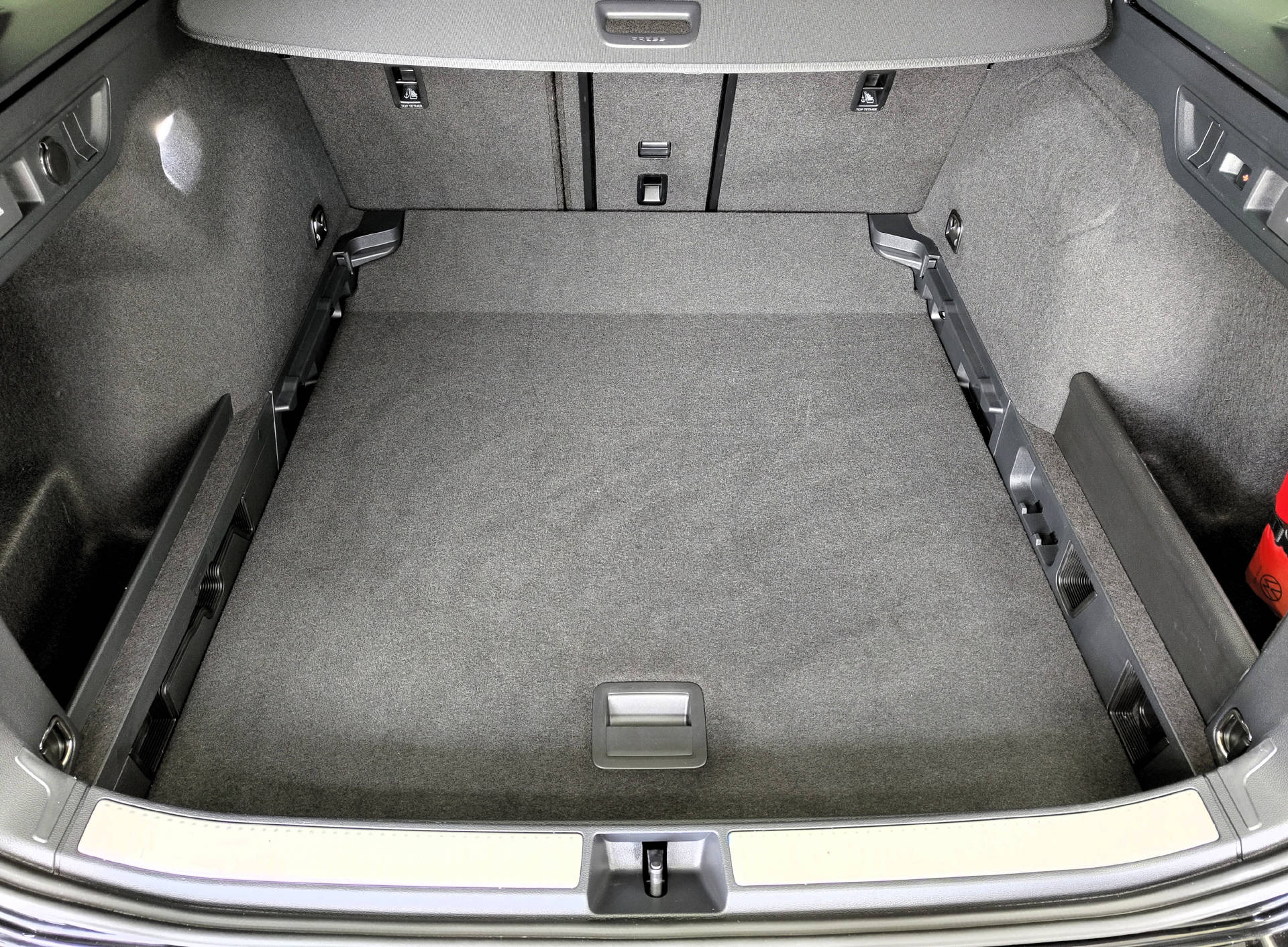 VW Passat Variant 2.0 TDI R-Line DSG 4motion-image-14