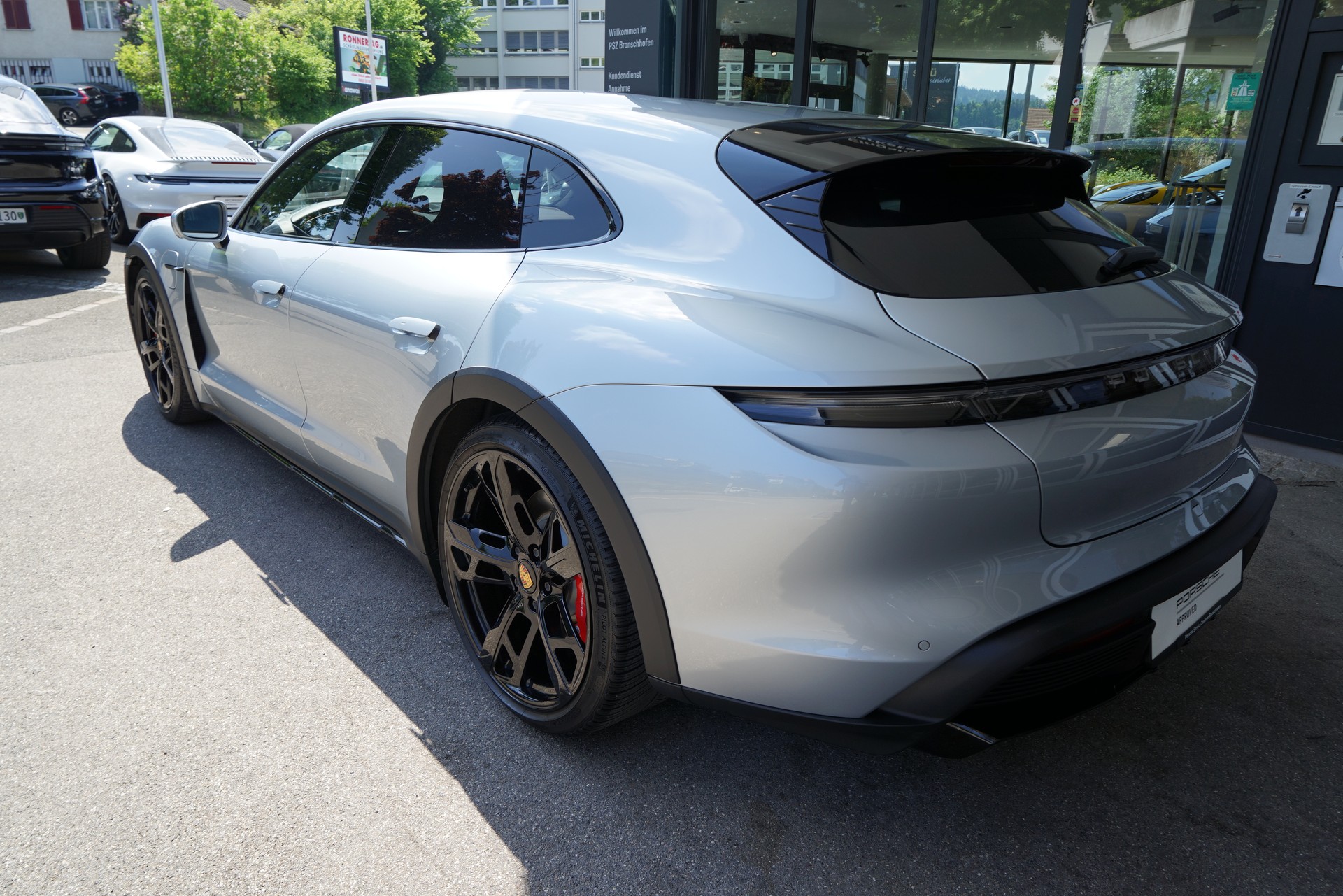 PORSCHE Taycan 4S Cross Turismo-showroom-element-2