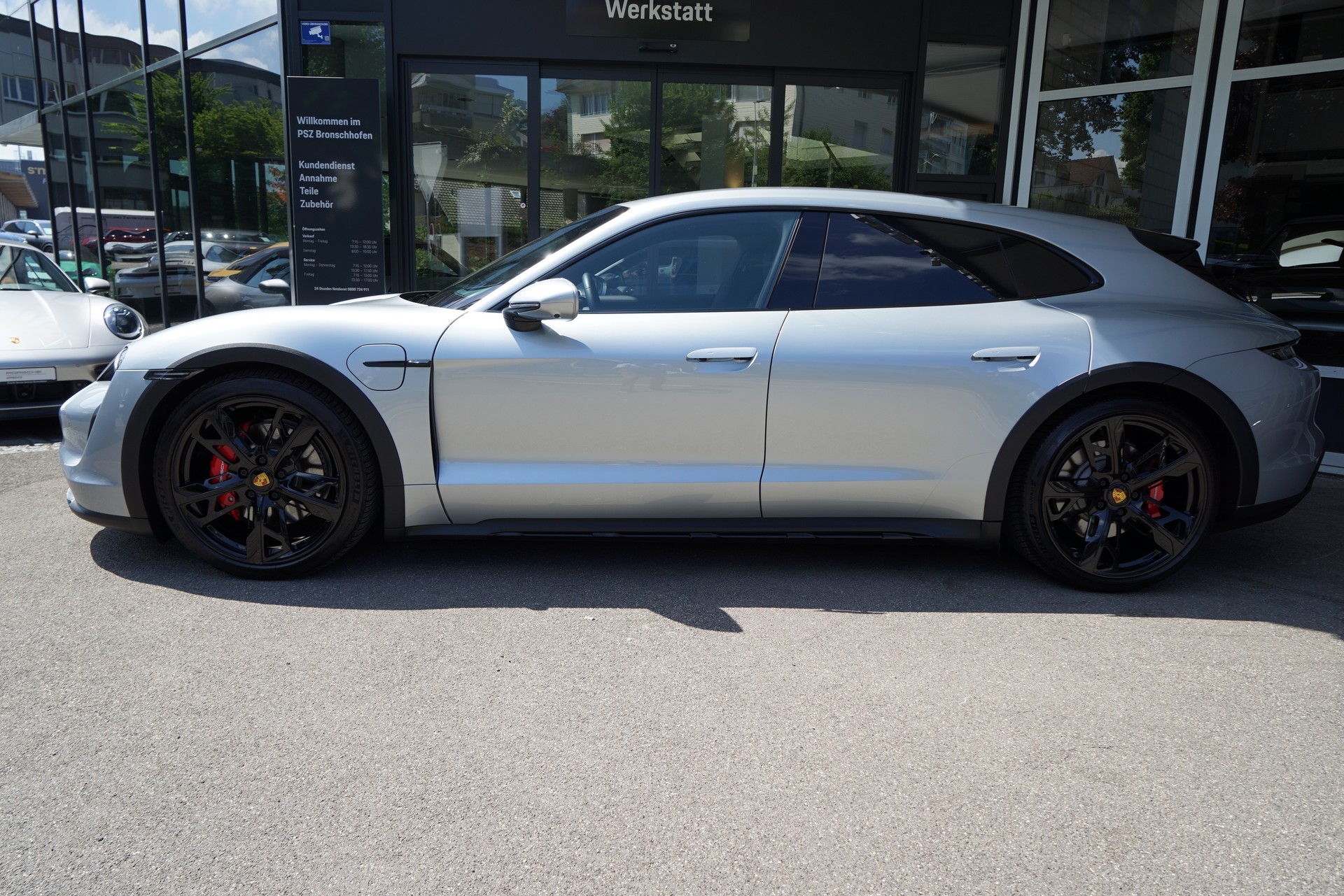 PORSCHE Taycan 4S Cross Turismo-showroom-element-1
