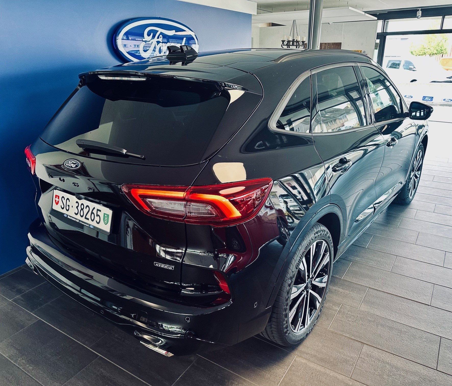 FORD Kuga 2.5 Plug-in Hybrid ST-Line X-showroom-element-2