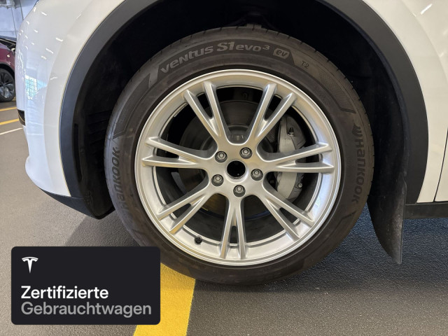 TESLA Model Y Rear-Wheel Drive-showroom-element-3