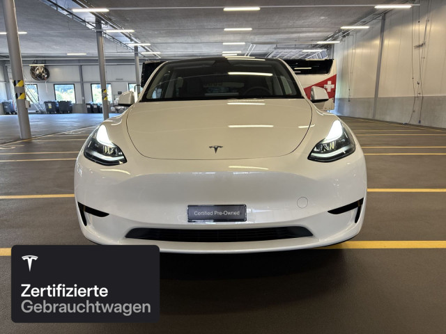 TESLA Model Y Rear-Wheel Drive-showroom-element-1