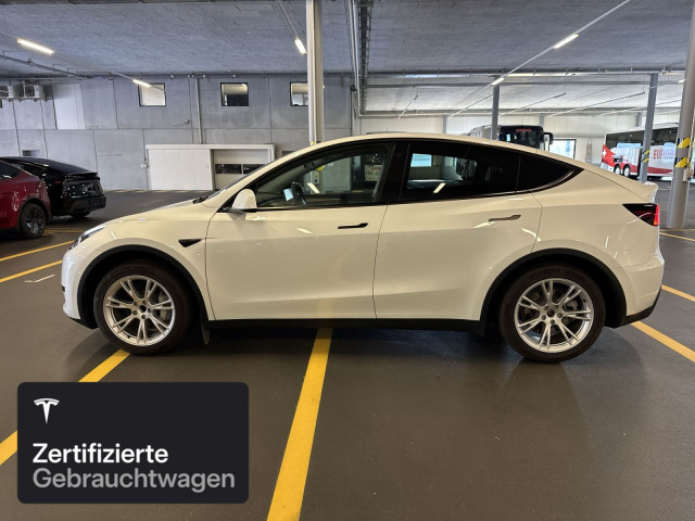 TESLA Model Y Rear-Wheel Drive-showroom-element-2