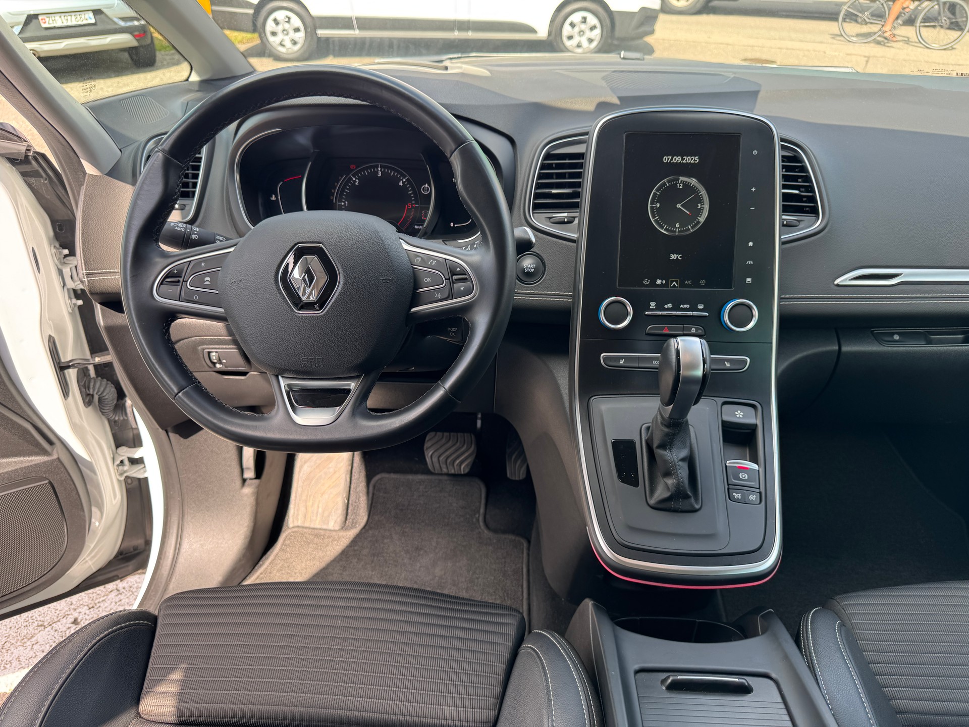 RENAULT Grand Scénic 1.8 dCi Intens EDC-image-13