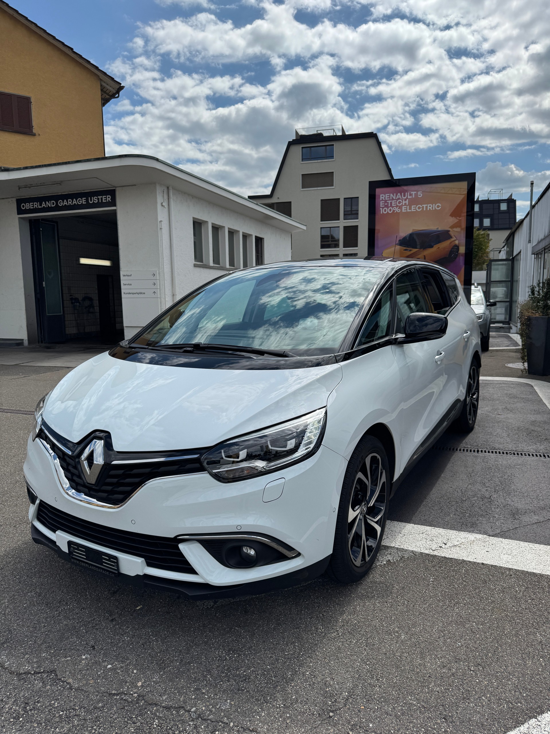 RENAULT Grand Scénic 1.8 dCi Intens EDC-showroom-element-2