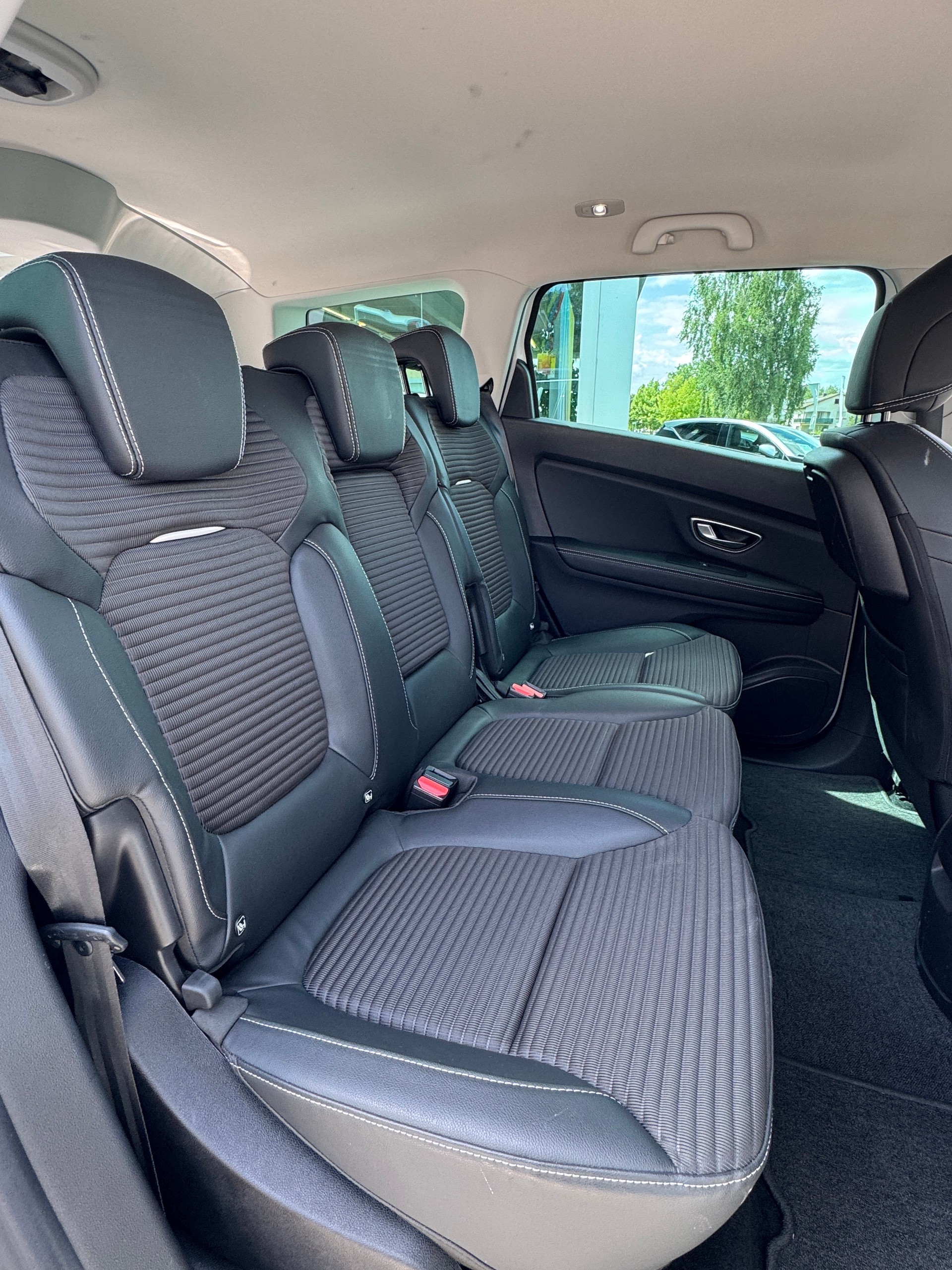 RENAULT Grand Scénic 1.8 dCi Intens EDC-image-6