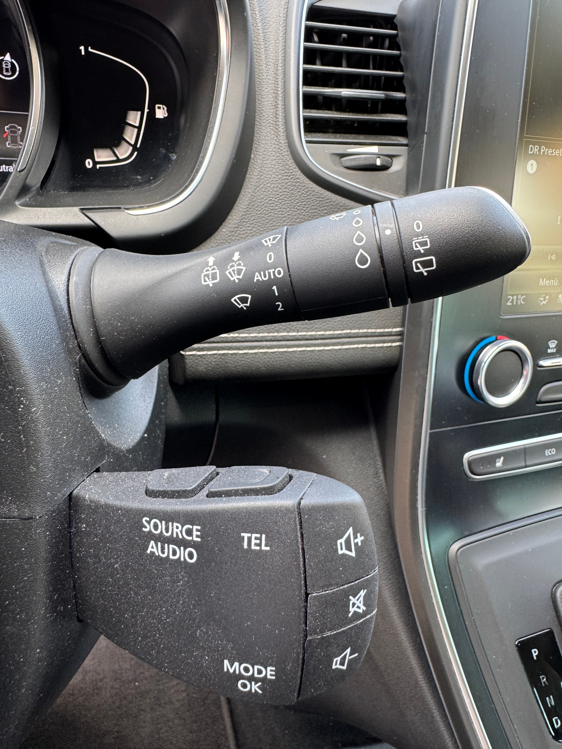 RENAULT Grand Scénic 1.8 dCi Intens EDC-image-18