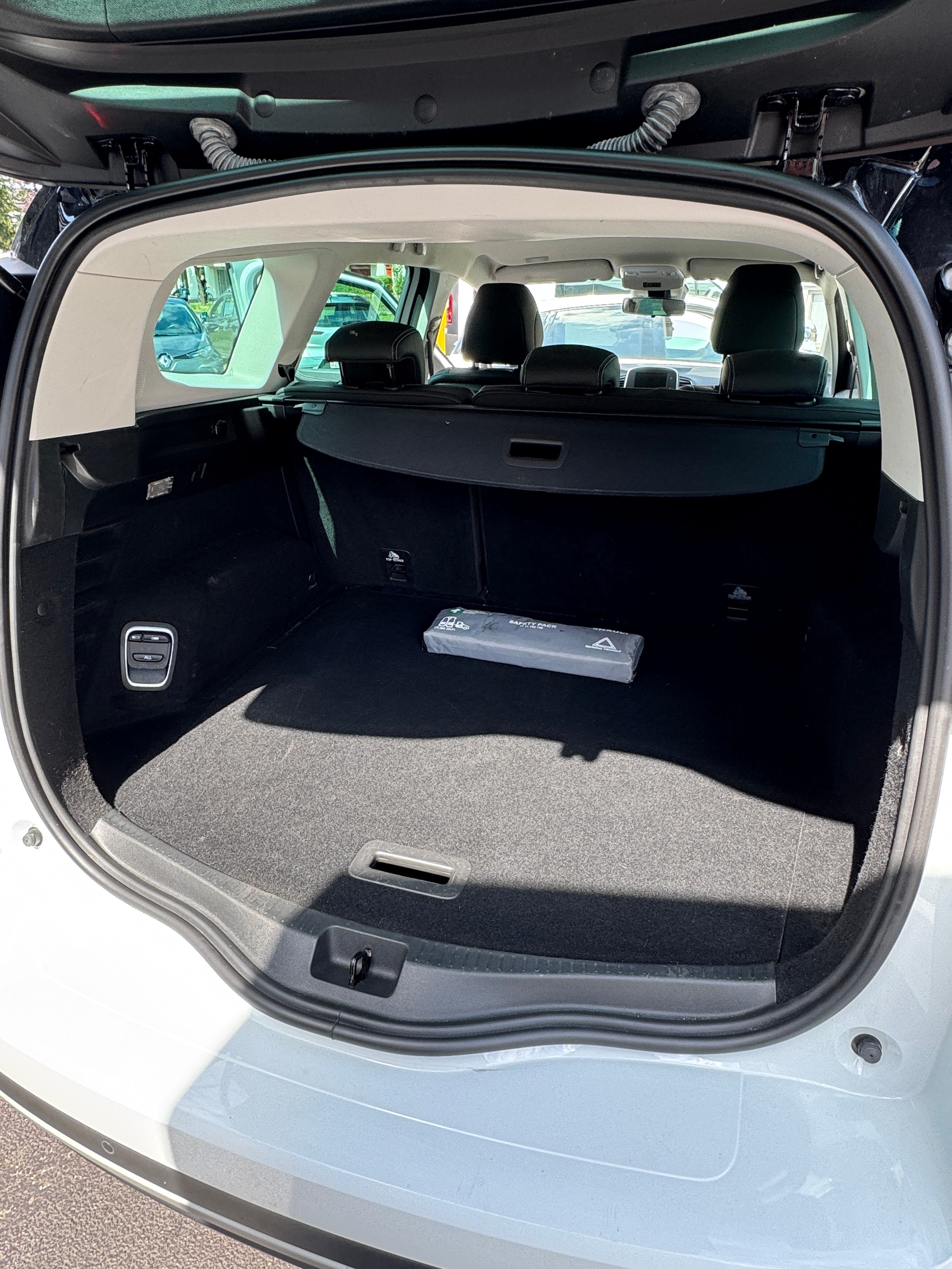 RENAULT Grand Scénic 1.8 dCi Intens EDC-image-4