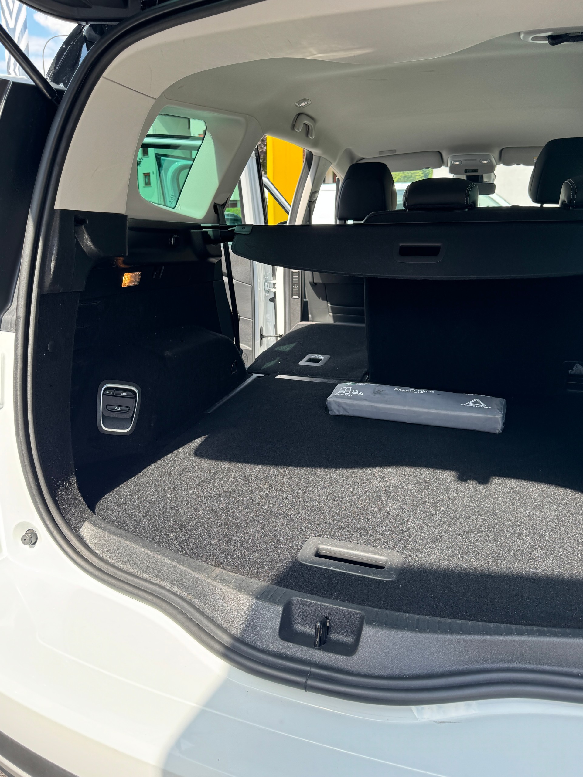 RENAULT Grand Scénic 1.8 dCi Intens EDC-image-5