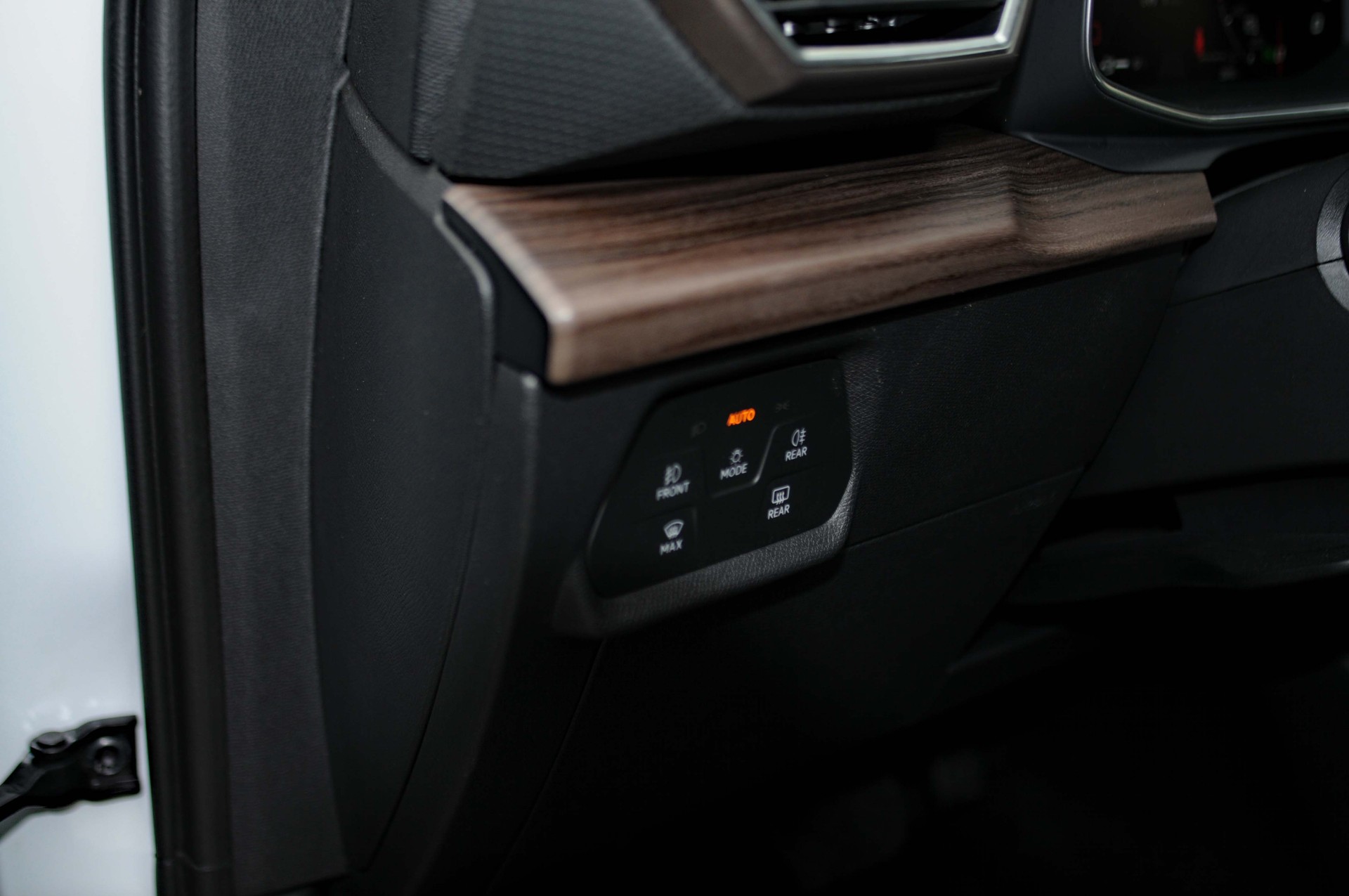 SEAT Leon ST 1.4 eHybrid pHEV Xcellence-image-8
